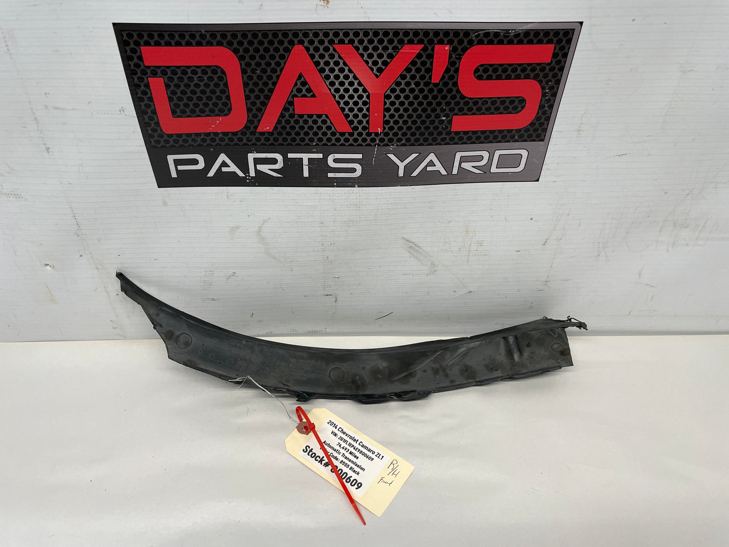 2014 Chevy Camaro ZL1 Front Bumper Fascia Wheel Well Trim Molding OEM - Day's Parts Yard