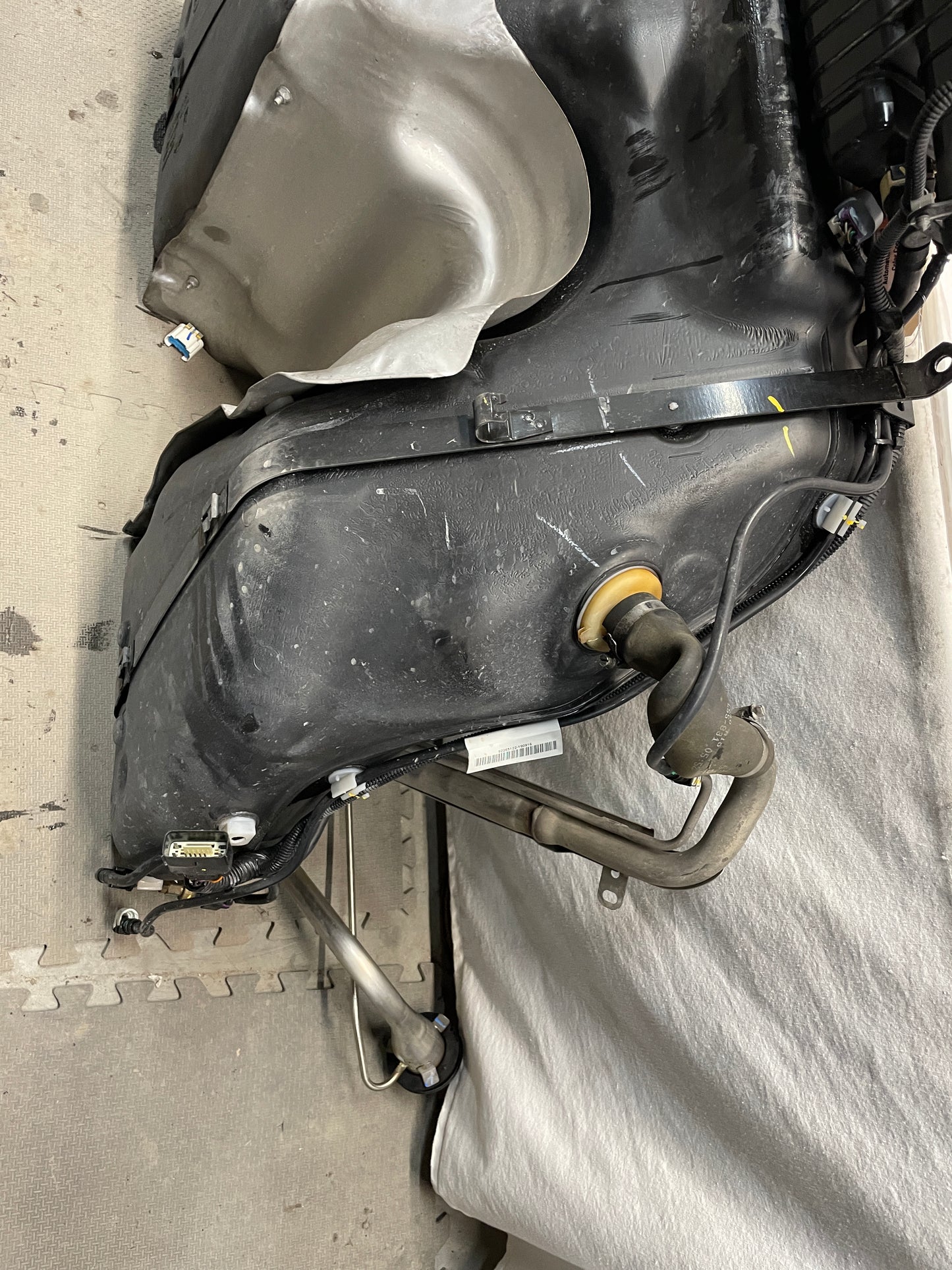 2017 Chevy SS Sedan Complete Fuel Gas Tank and Charcoal Canister OEM - Day's Parts Yard