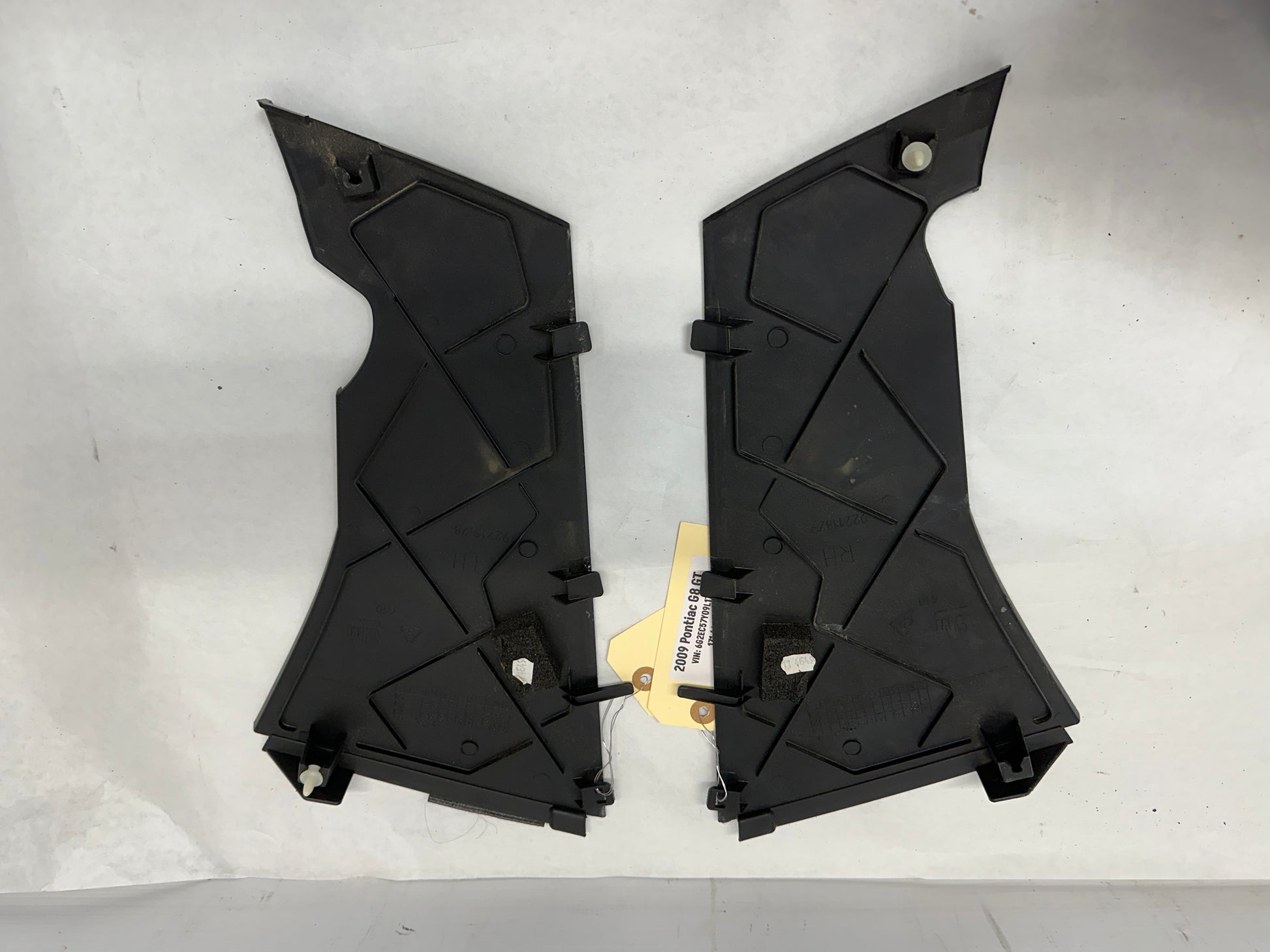 2009 Pontiac G8 GT Center Console OEM - Day's Parts Yard