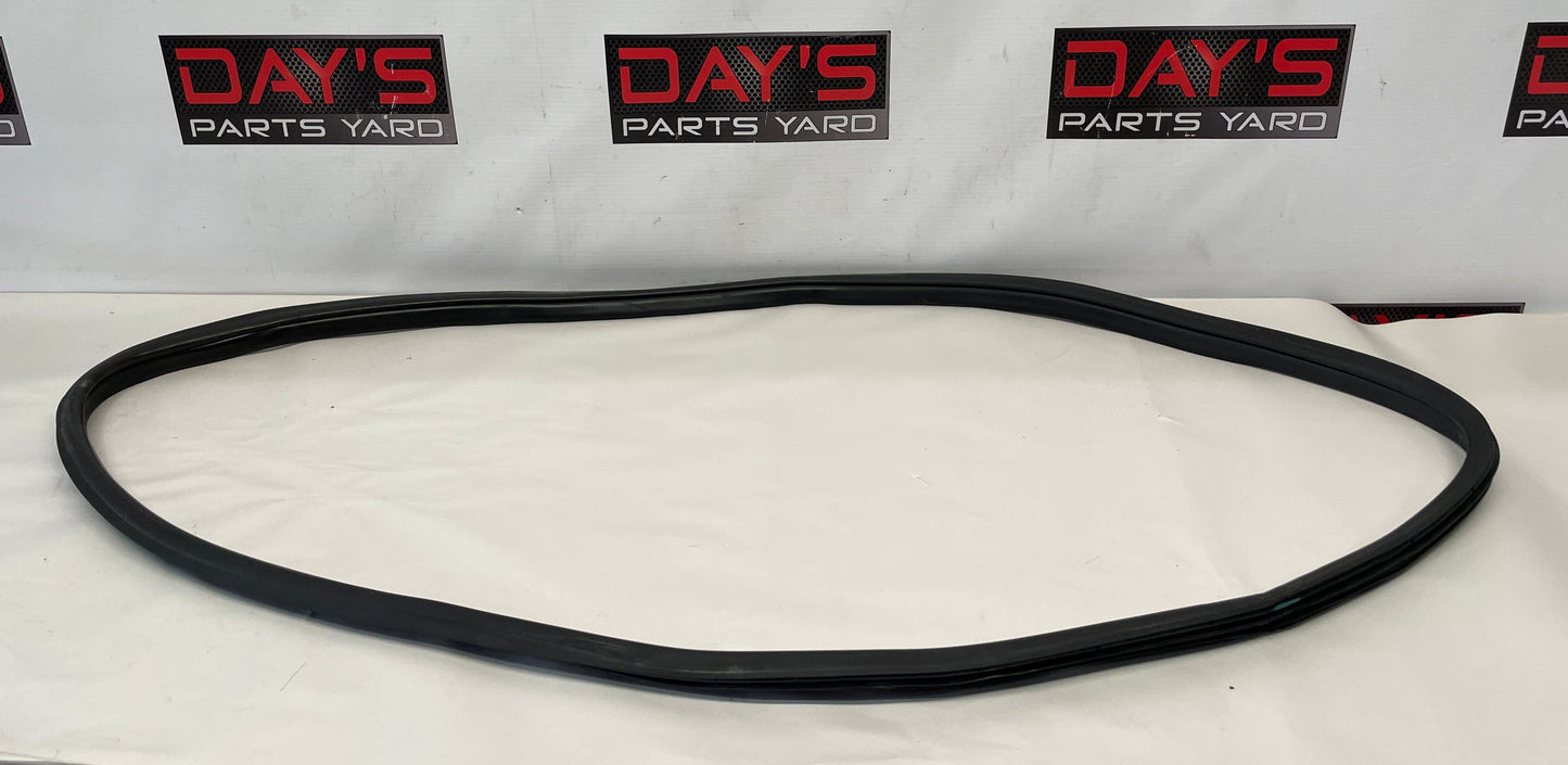 2009 Pontiac G8 GT RH Passenger Front Door Weather Strip Rubber Seal OEM - Day's Parts Yard