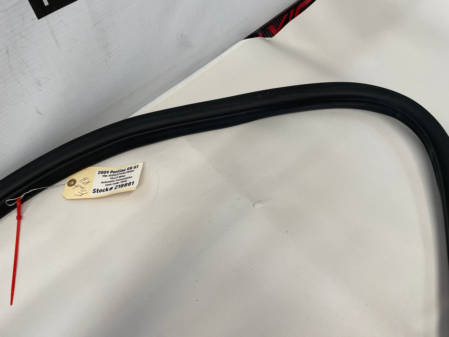 2009 Pontiac G8 GT RH Passenger Front Door Weather Strip Rubber Seal OEM - Day's Parts Yard