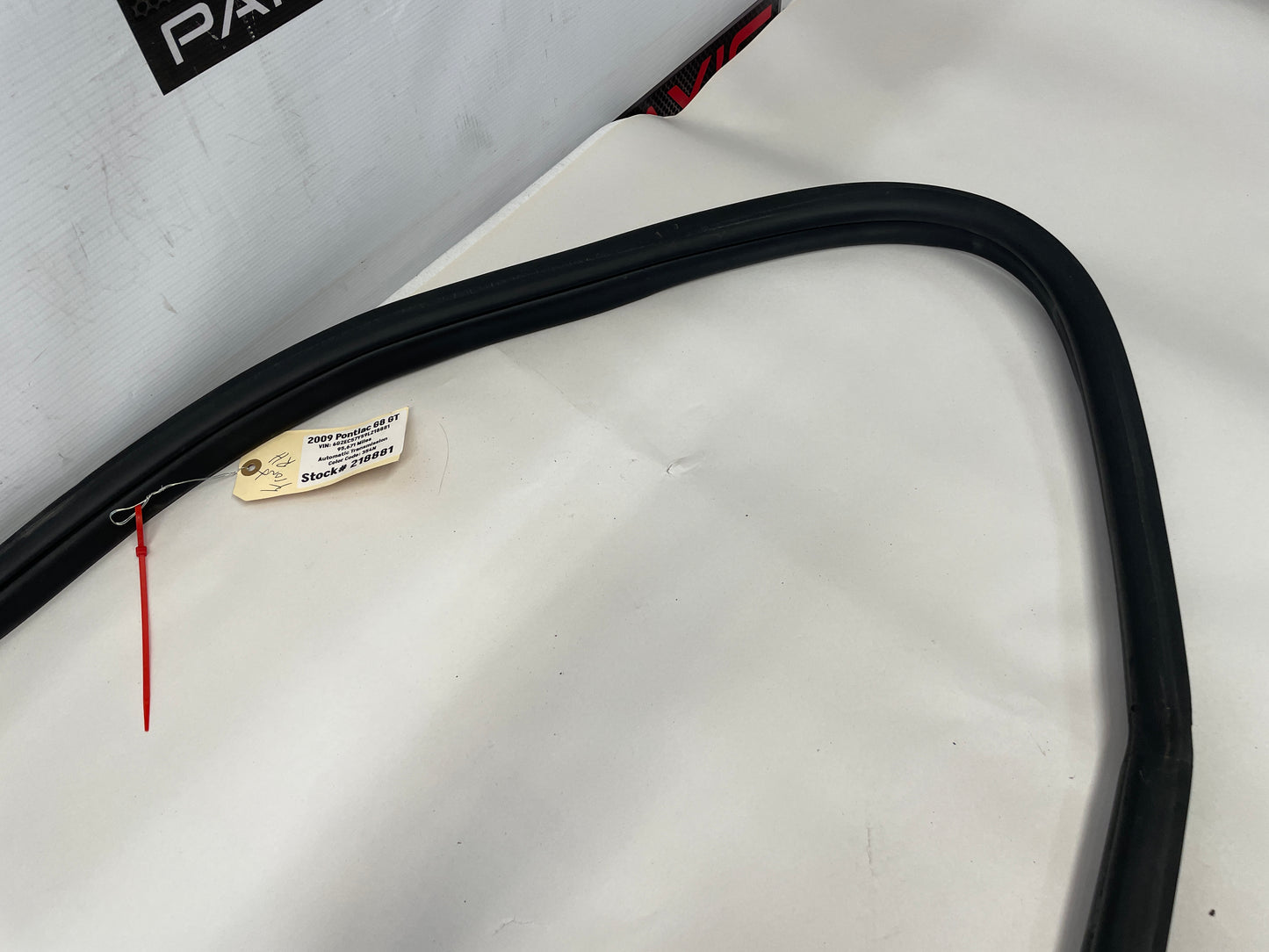 2009 Pontiac G8 GT RH Passenger Front Door Weather Strip Rubber Seal OEM - Day's Parts Yard