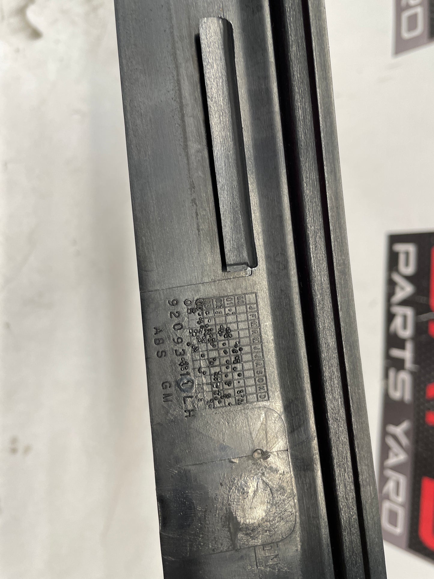 2006 Pontiac GTO LH Driver Exterior B Pillar Window Trim Applique Cover OEM - Day's Parts Yard
