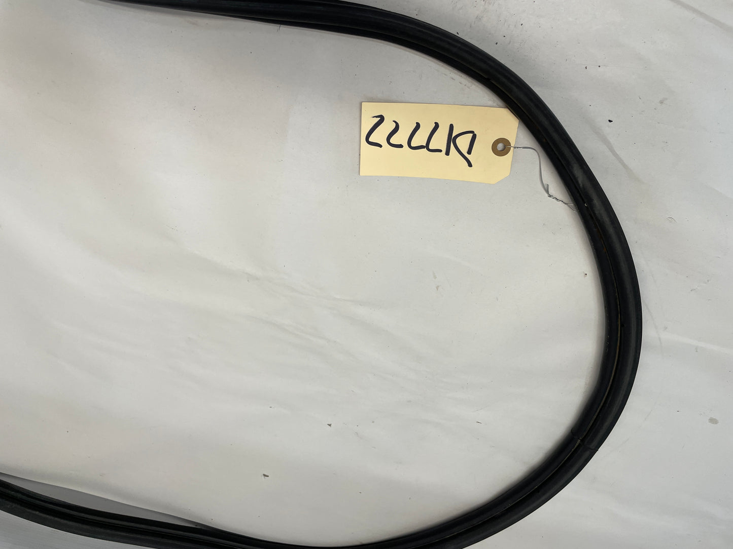 2009 Pontiac G8 GT Trunk Weather Strip Rubber Seal OEM - Day's Parts Yard