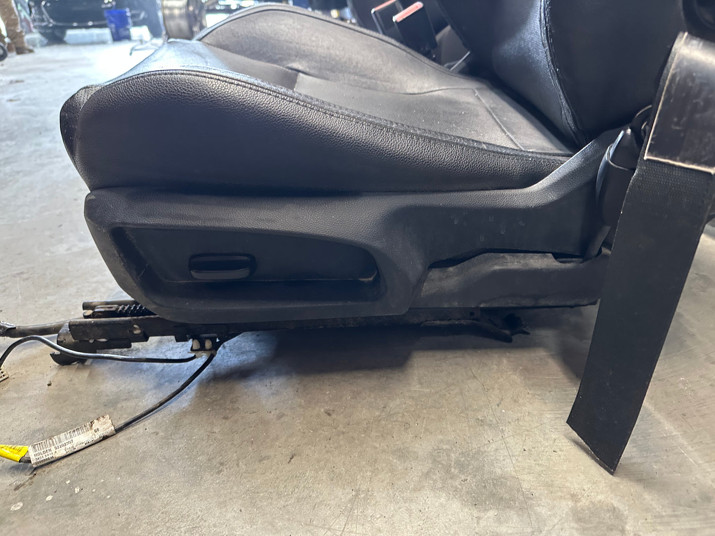 2009 Pontiac G8 GT Seats Fronts and Rears OEM - Day's Parts Yard