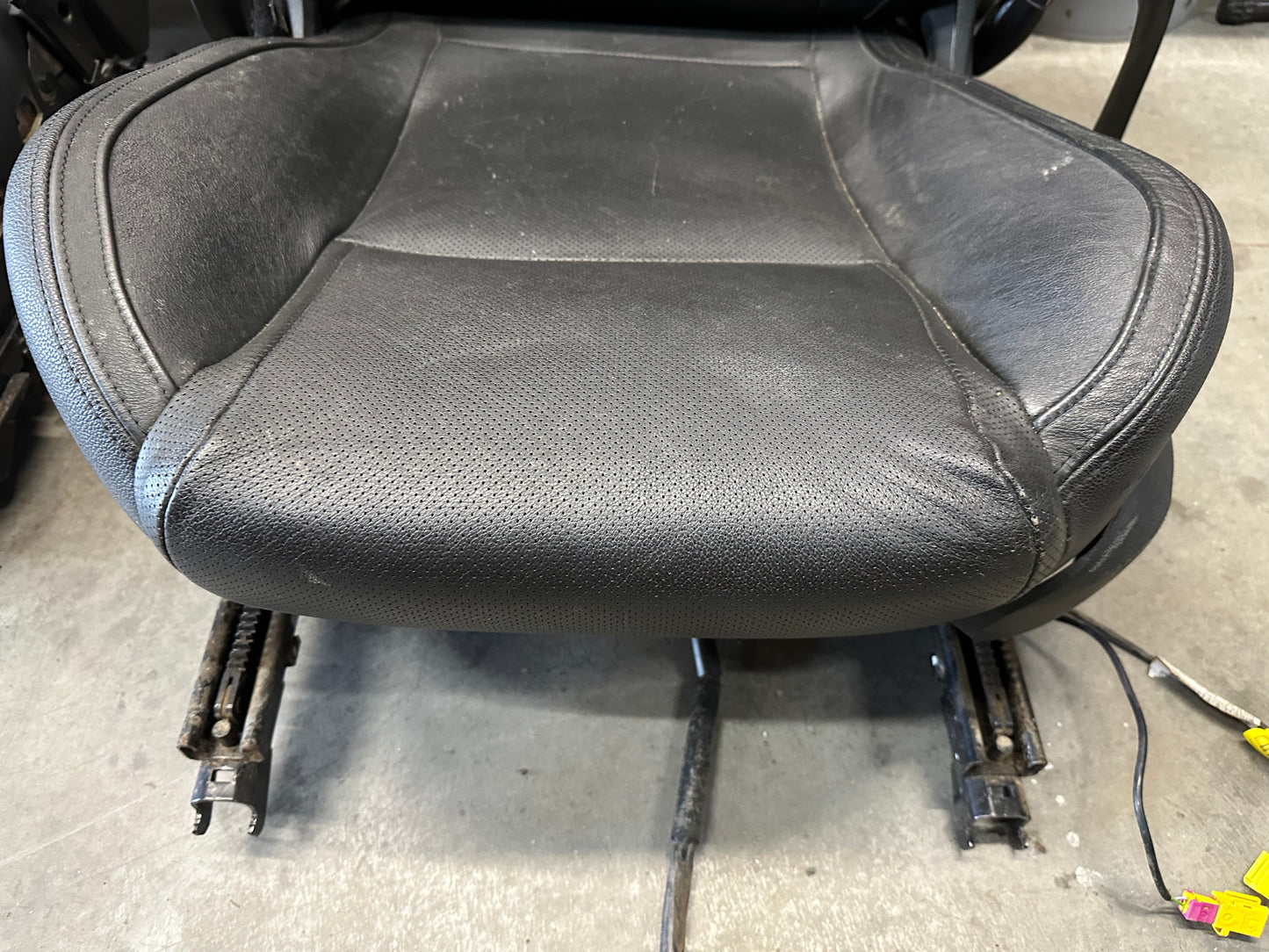 2009 Pontiac G8 GT Seats Fronts and Rears OEM - Day's Parts Yard