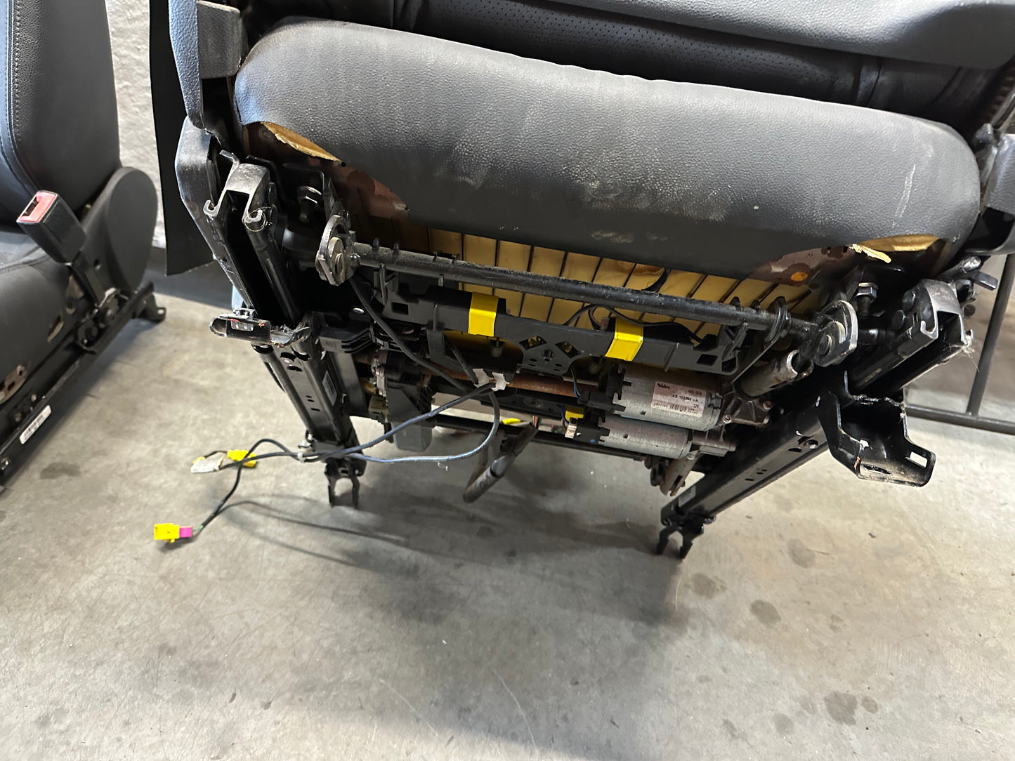 2009 Pontiac G8 GT Seats Fronts and Rears OEM - Day's Parts Yard
