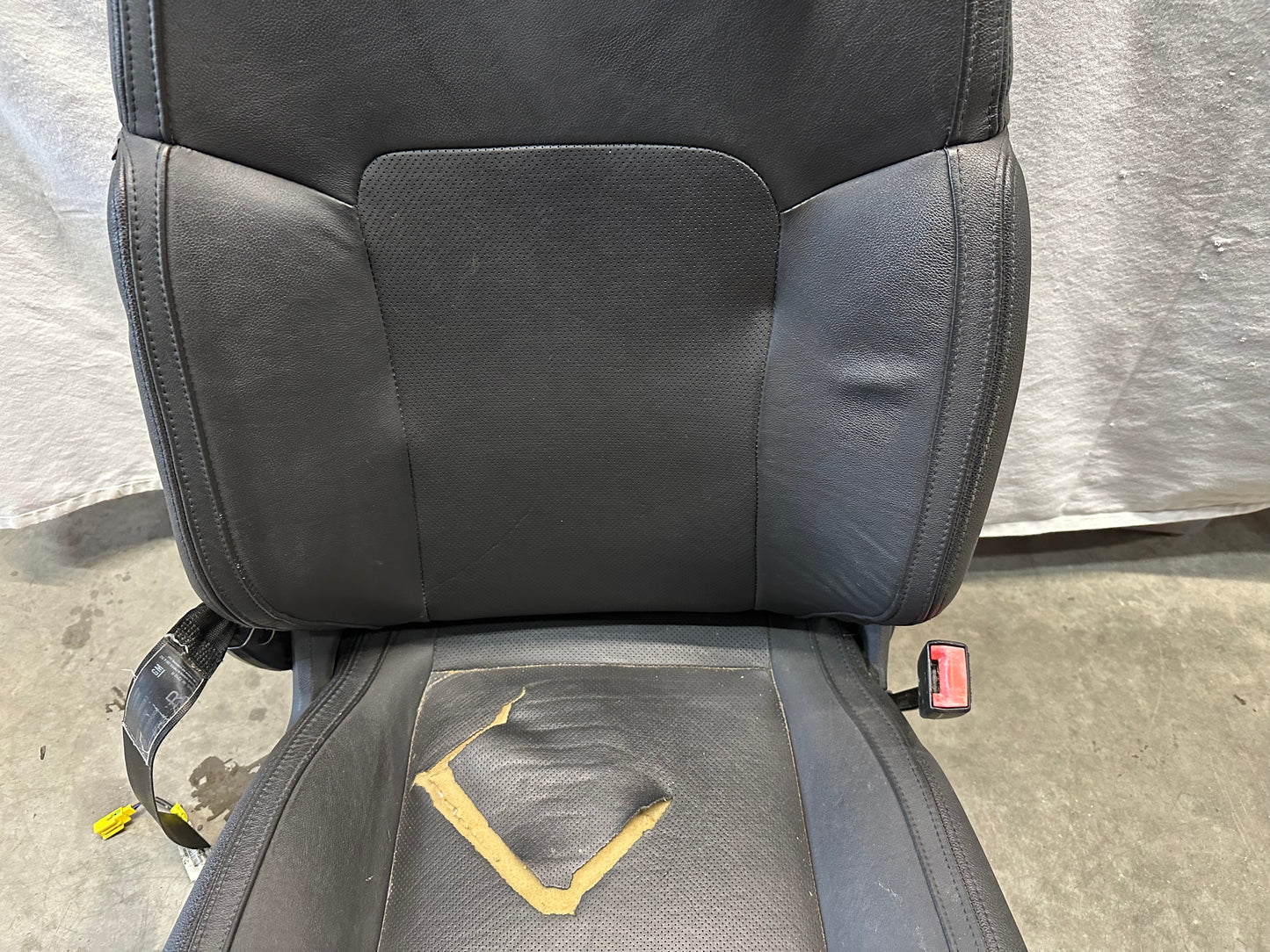 2009 Pontiac G8 GT Seats Fronts and Rears OEM - Day's Parts Yard