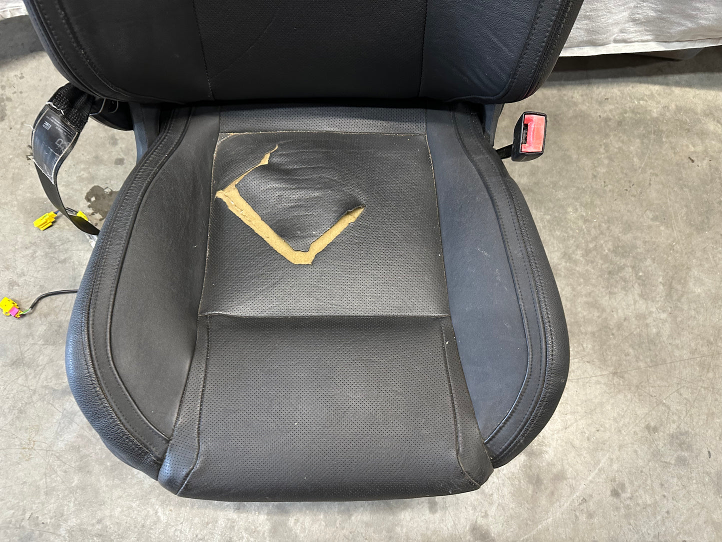 2009 Pontiac G8 GT Seats Fronts and Rears OEM - Day's Parts Yard