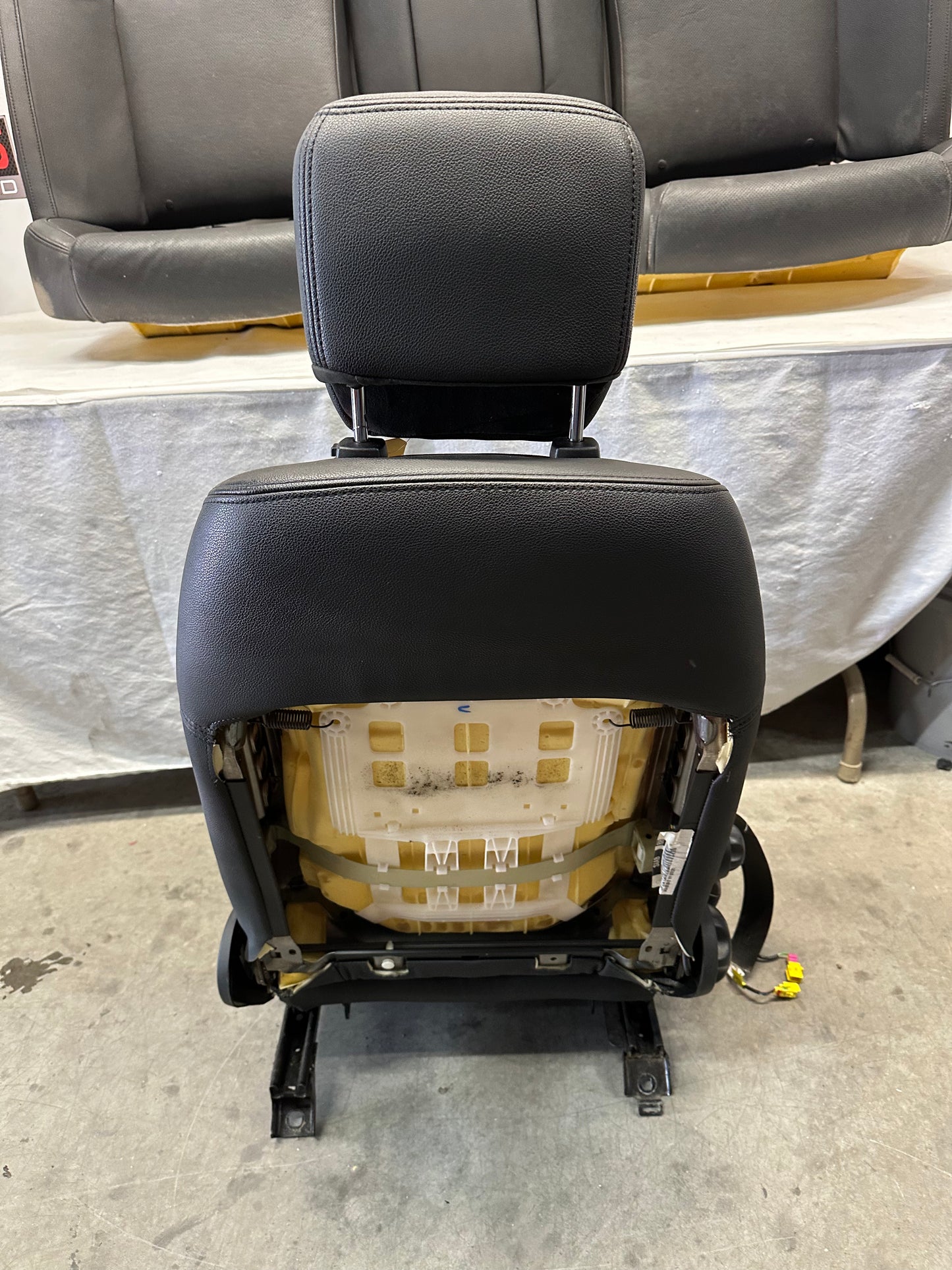 2009 Pontiac G8 GT Seats Fronts and Rears OEM - Day's Parts Yard