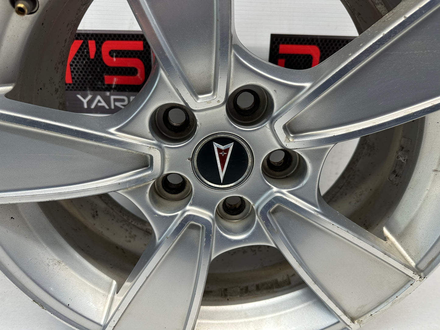 2009 Pontiac G8 GT Factory OEM Wheel 18 X 8 OEM - Day's Parts Yard