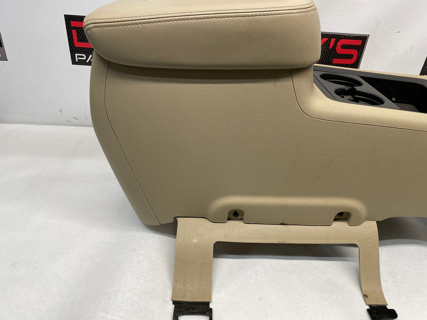 2009 GMC Sierra 2500HD SLT Center Console Arm Rest Cashmere Tan OEM - Day's Parts Yard