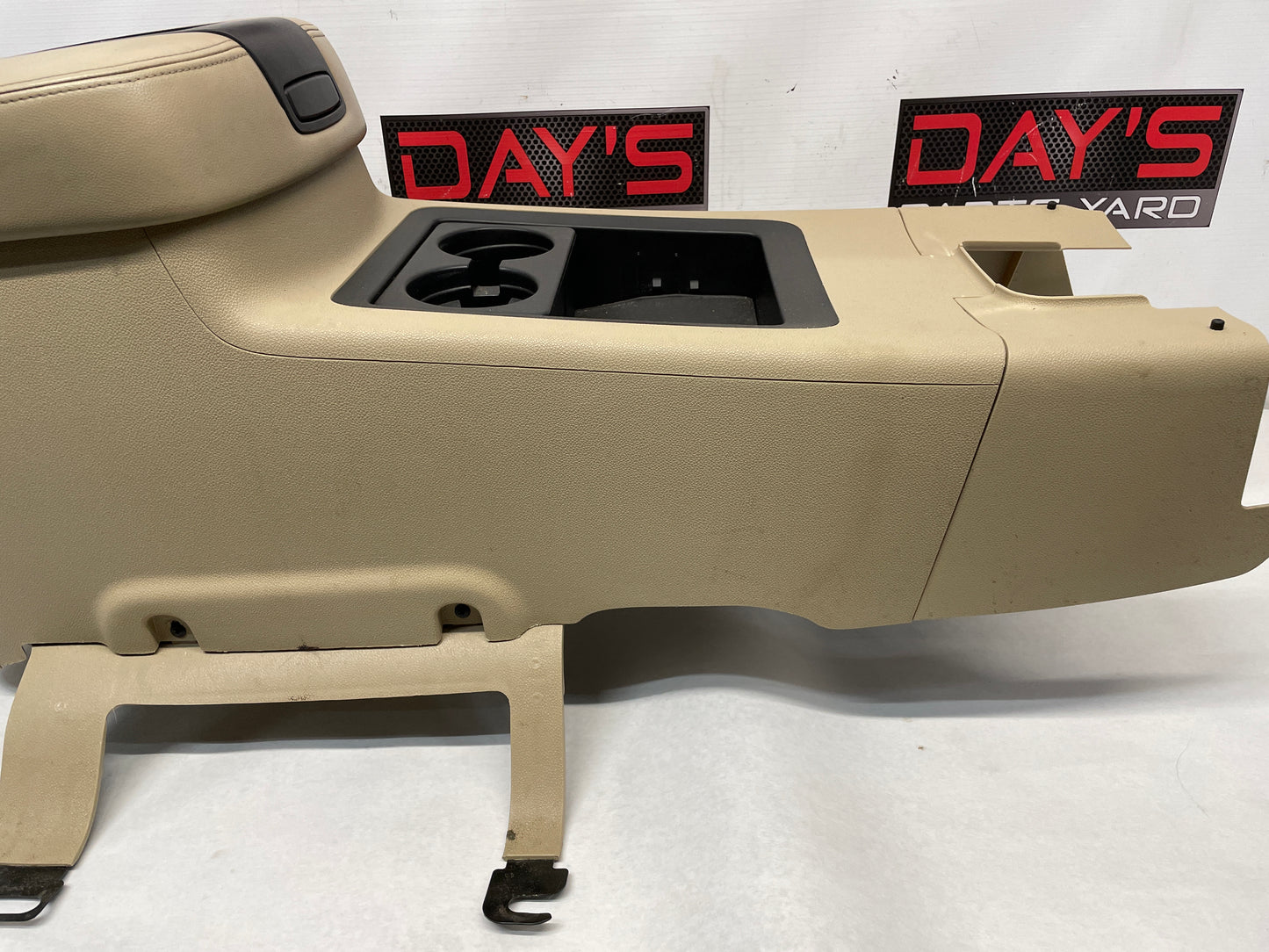 2009 GMC Sierra 2500HD SLT Center Console Arm Rest Cashmere Tan OEM - Day's Parts Yard