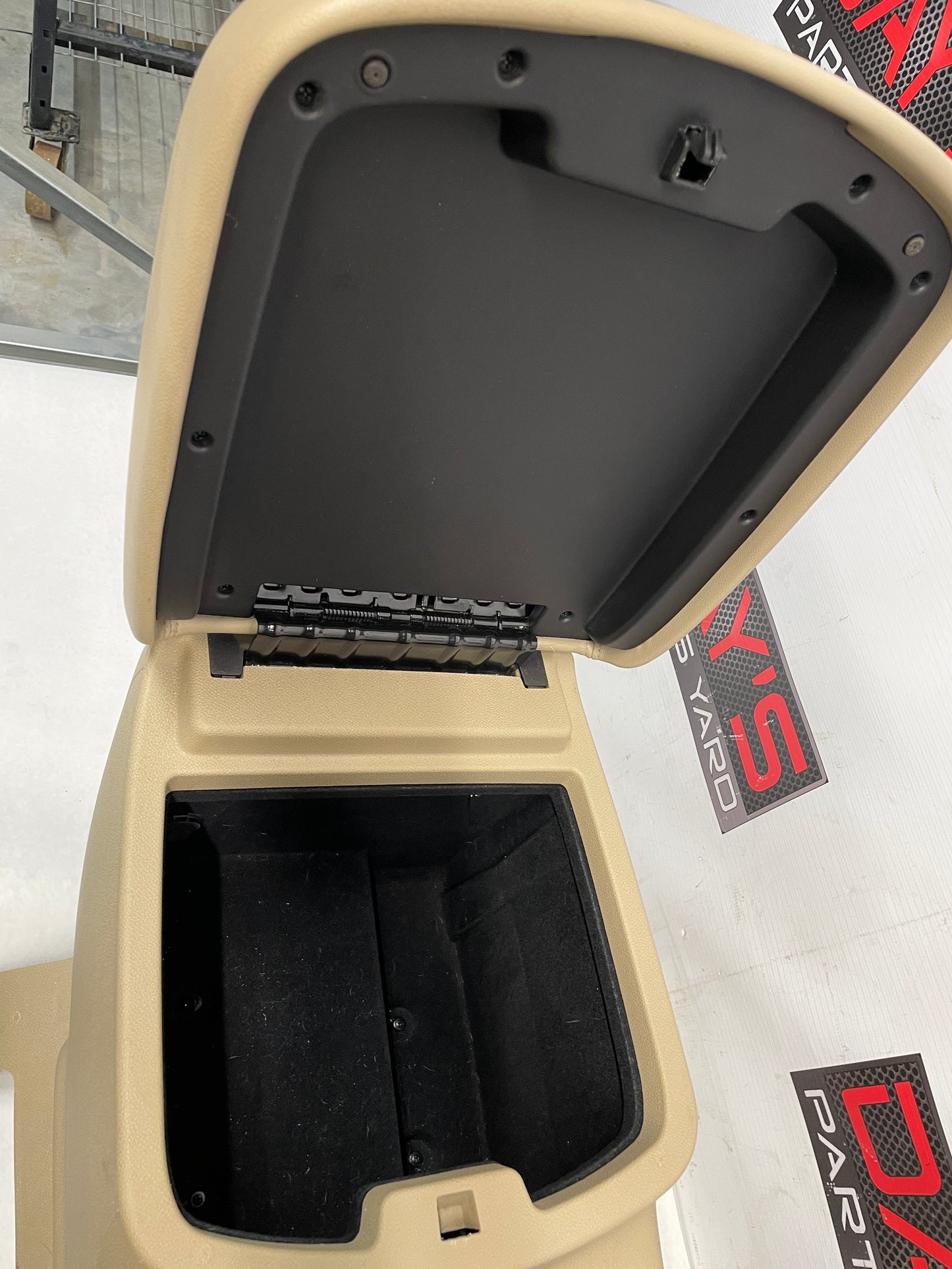 2009 GMC Sierra 2500HD SLT Center Console Arm Rest Cashmere Tan OEM - Day's Parts Yard