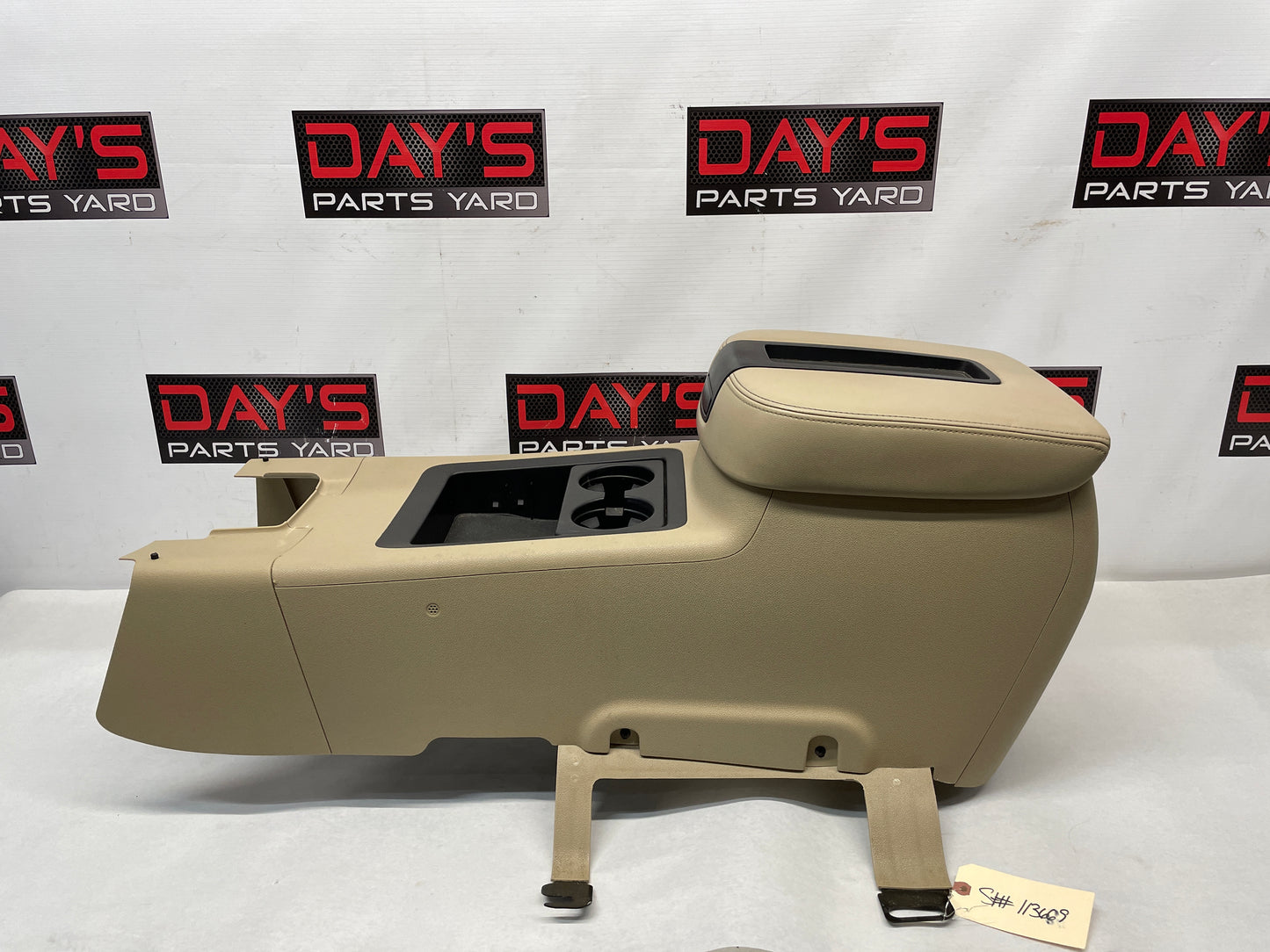2009 GMC Sierra 2500HD SLT Center Console Arm Rest Cashmere Tan OEM - Day's Parts Yard
