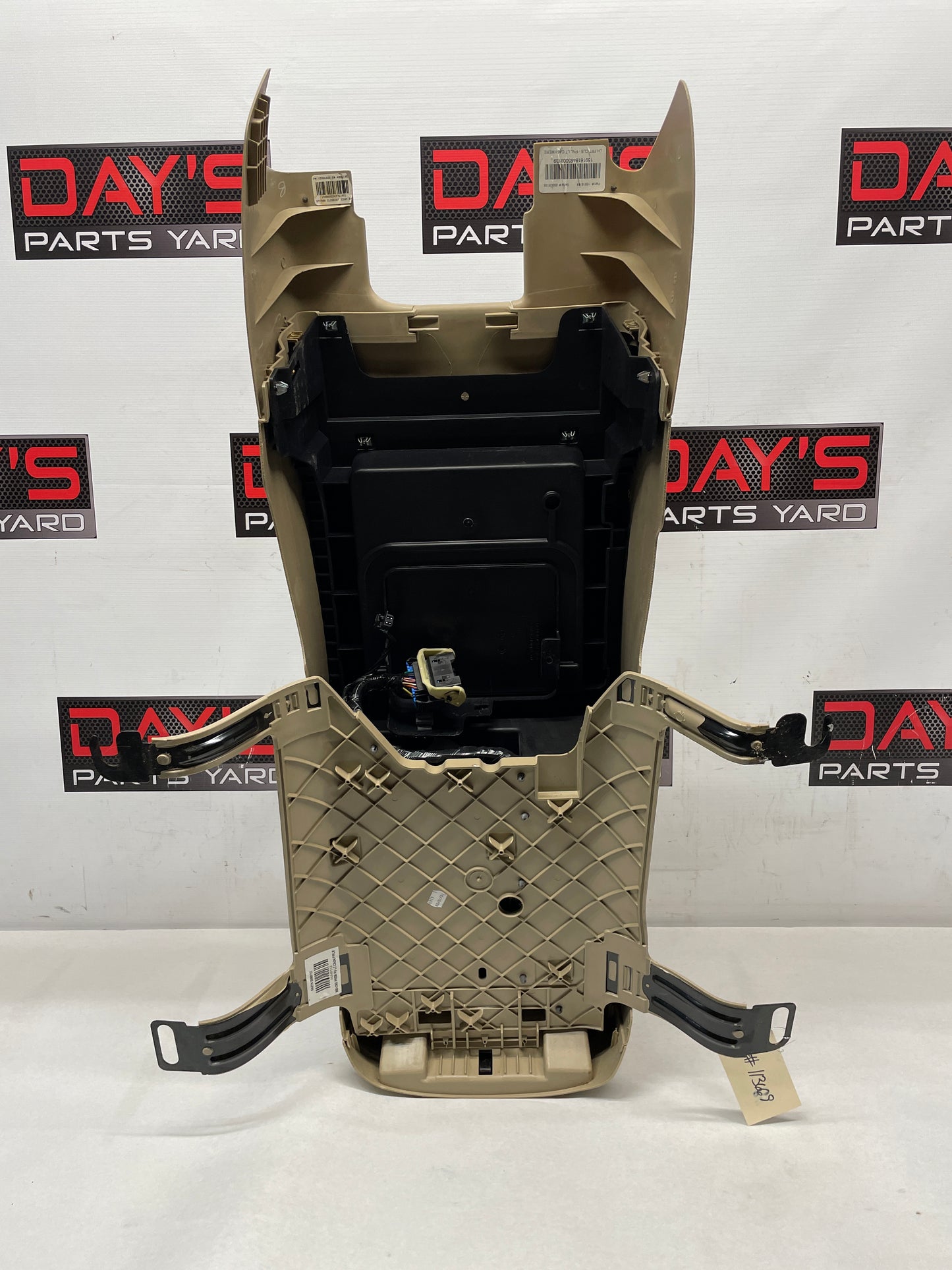 2009 GMC Sierra 2500HD SLT Center Console Arm Rest Cashmere Tan OEM - Day's Parts Yard