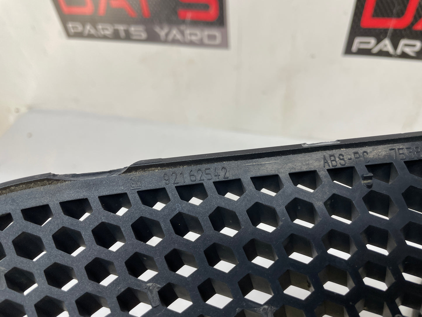 2004 Pontiac GTO RH & LH Front Bumper Upper Kidney Grilles OEM