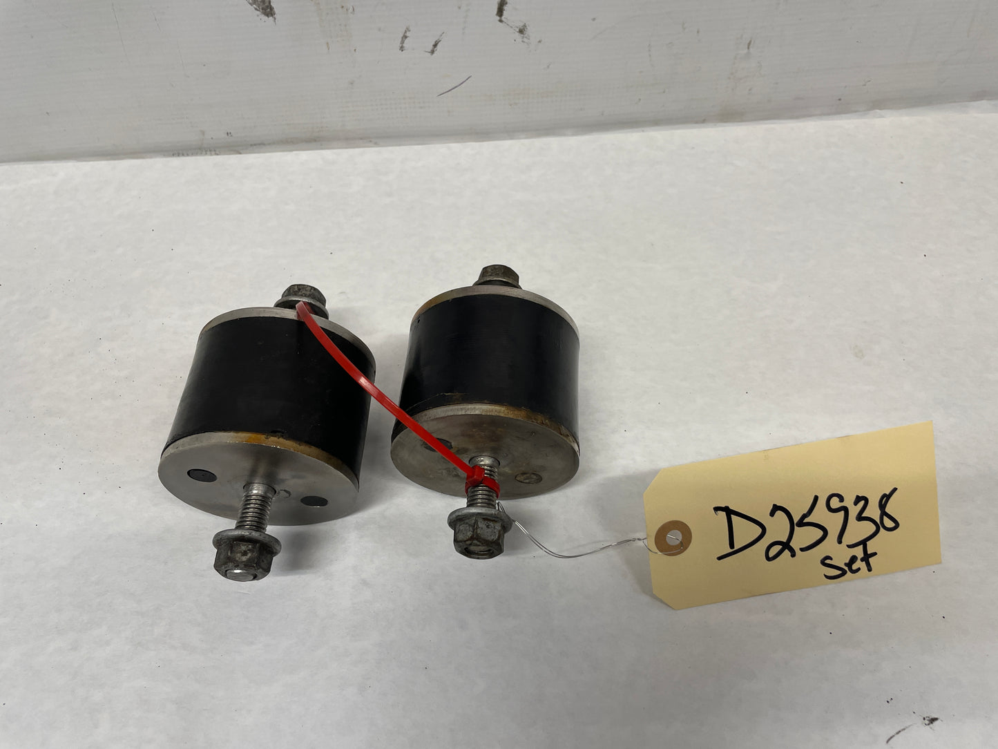 2006 Pontiac RH & LH Motor Mounts Aftermarket OEM - Day's Parts Yard
