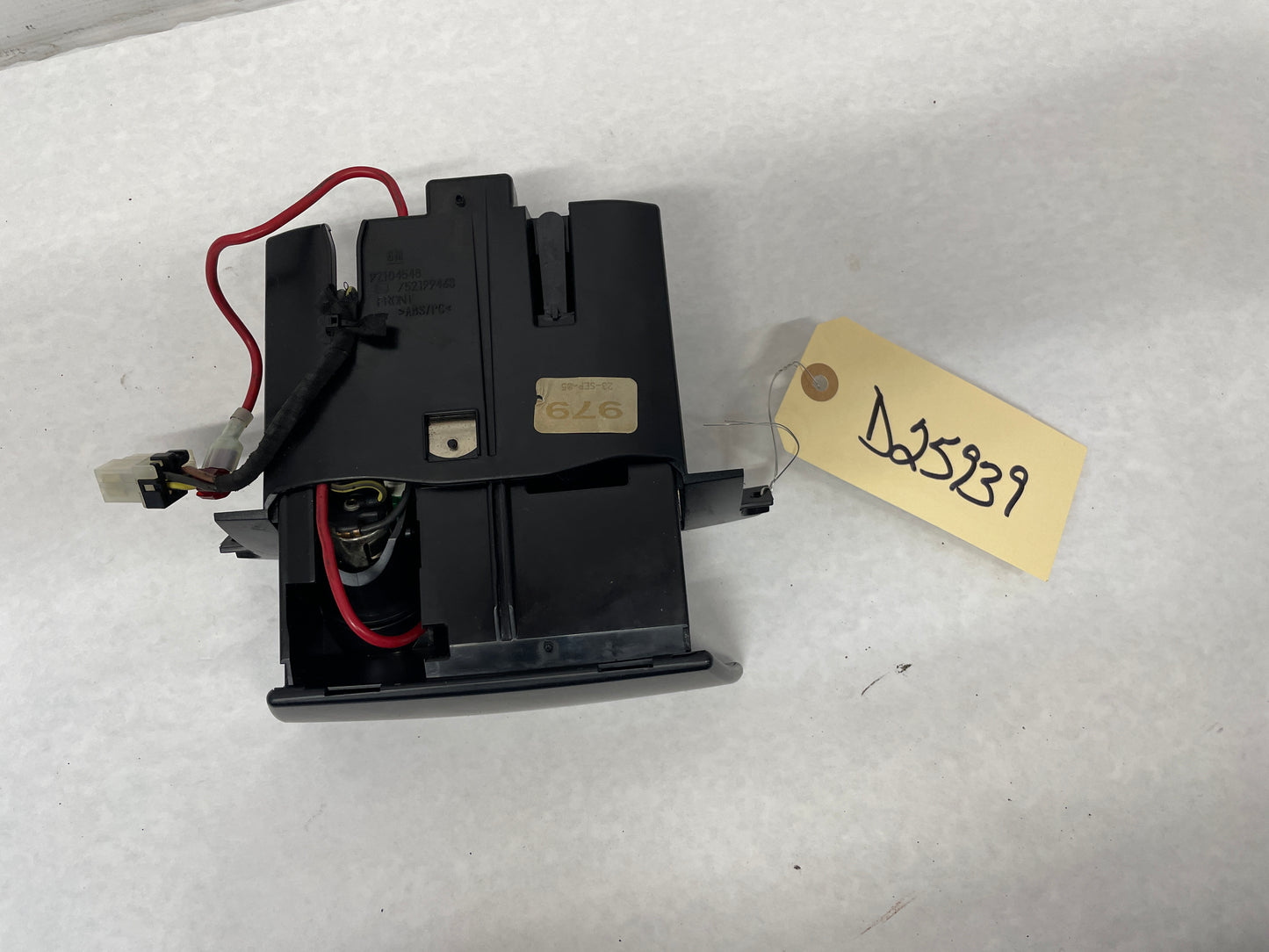 2006 Pontiac GTO Radio Ashtray Compartment Smokers Package OEM - Day's Parts Yard