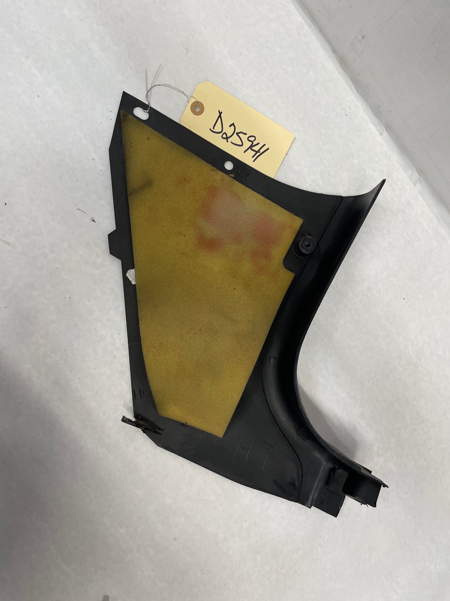 2006 Pontiac GTO LH Driver Interior Foot Well Kick Panel Trim Insert OEM - Day's Parts Yard