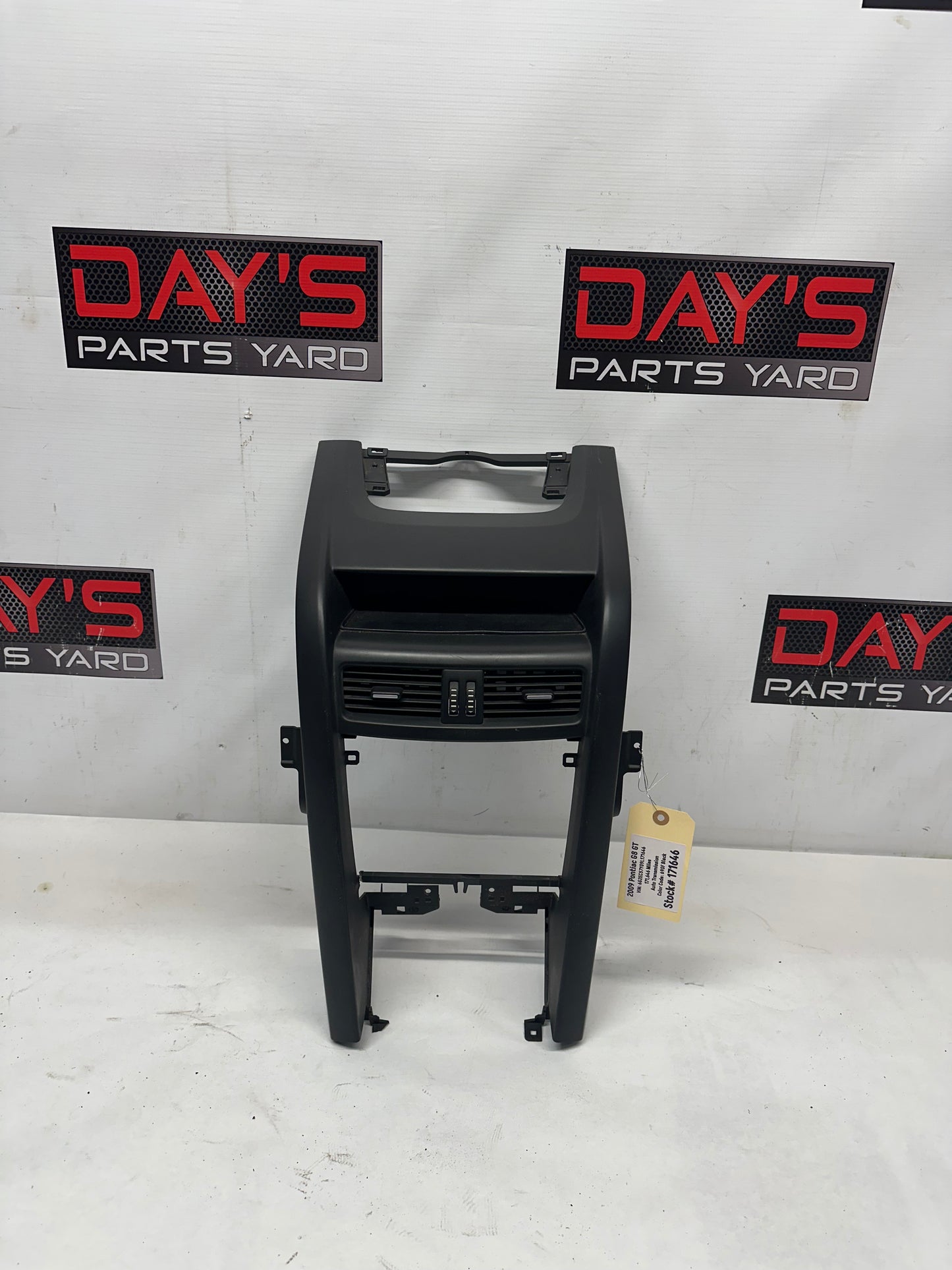 2009 Pontiac G8 GT Center Dash Radio Bezel Speaker Grill OEM - Day's Parts Yard
