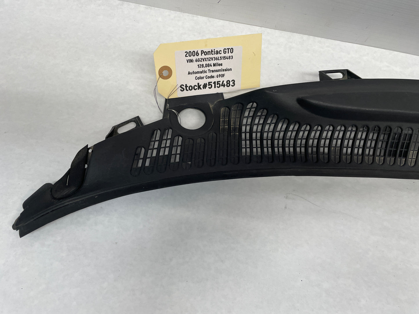 2006 Pontiac 2 PC Windshield Wiper Cowl OEM - Day's Parts Yard