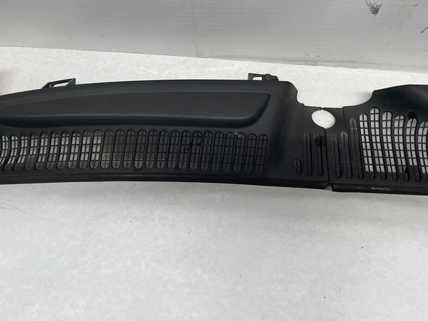 2006 Pontiac 2 PC Windshield Wiper Cowl OEM - Day's Parts Yard