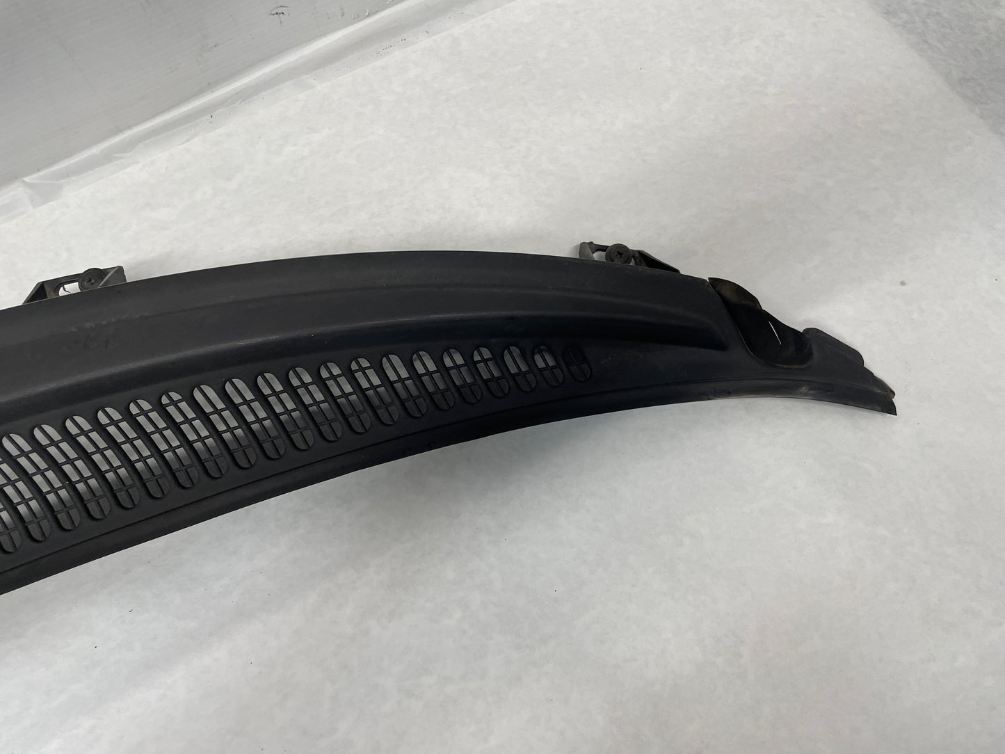 2006 Pontiac 2 PC Windshield Wiper Cowl OEM - Day's Parts Yard