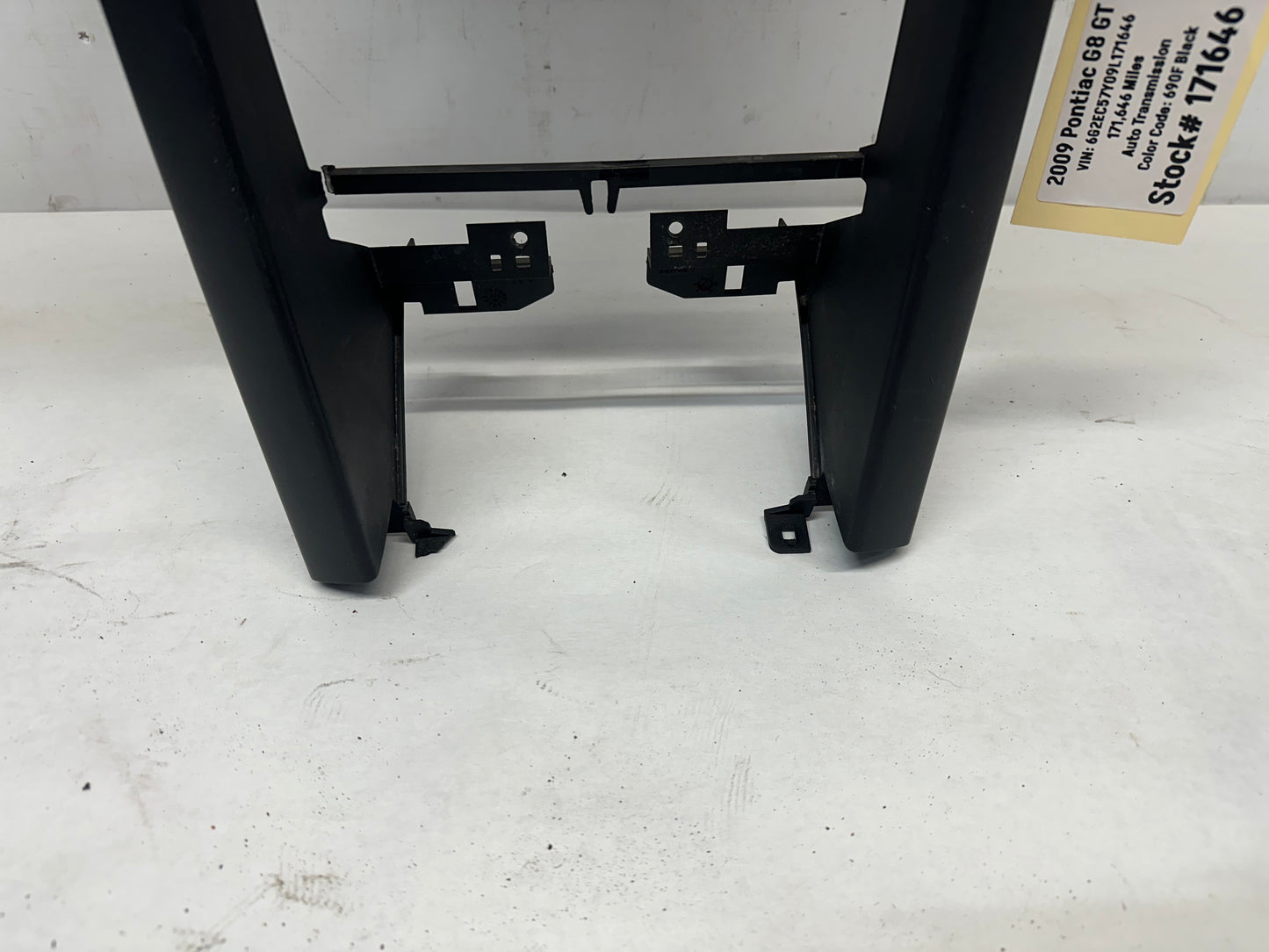 2009 Pontiac G8 GT Center Dash Radio Bezel Speaker Grill OEM - Day's Parts Yard