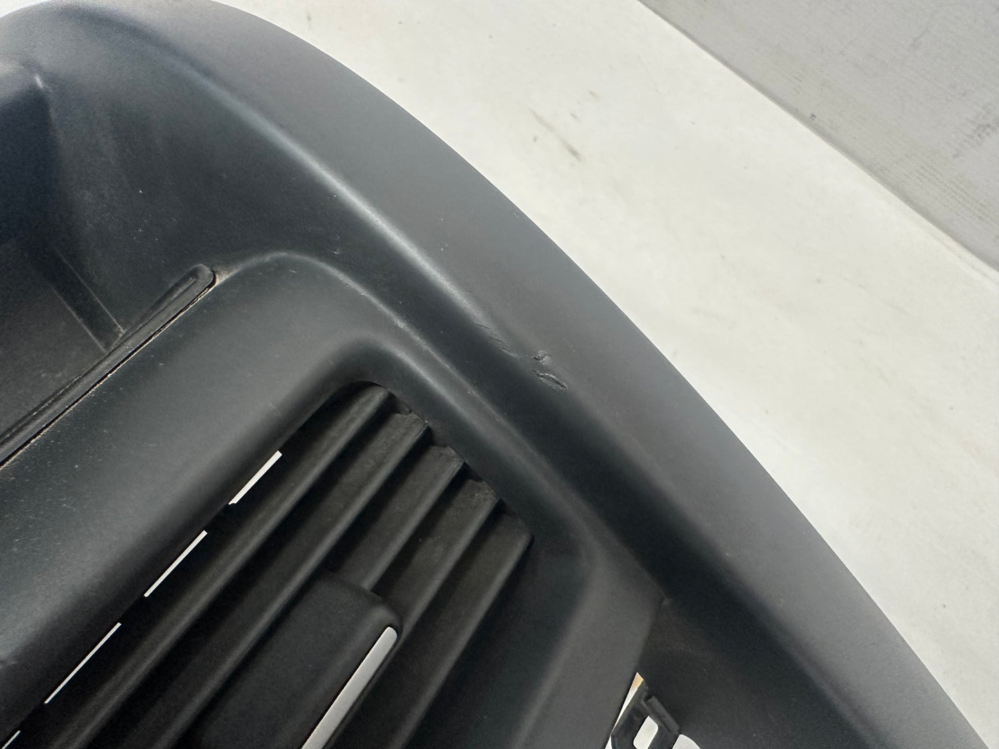 2009 Pontiac G8 GT Center Dash Radio Bezel Speaker Grill OEM - Day's Parts Yard