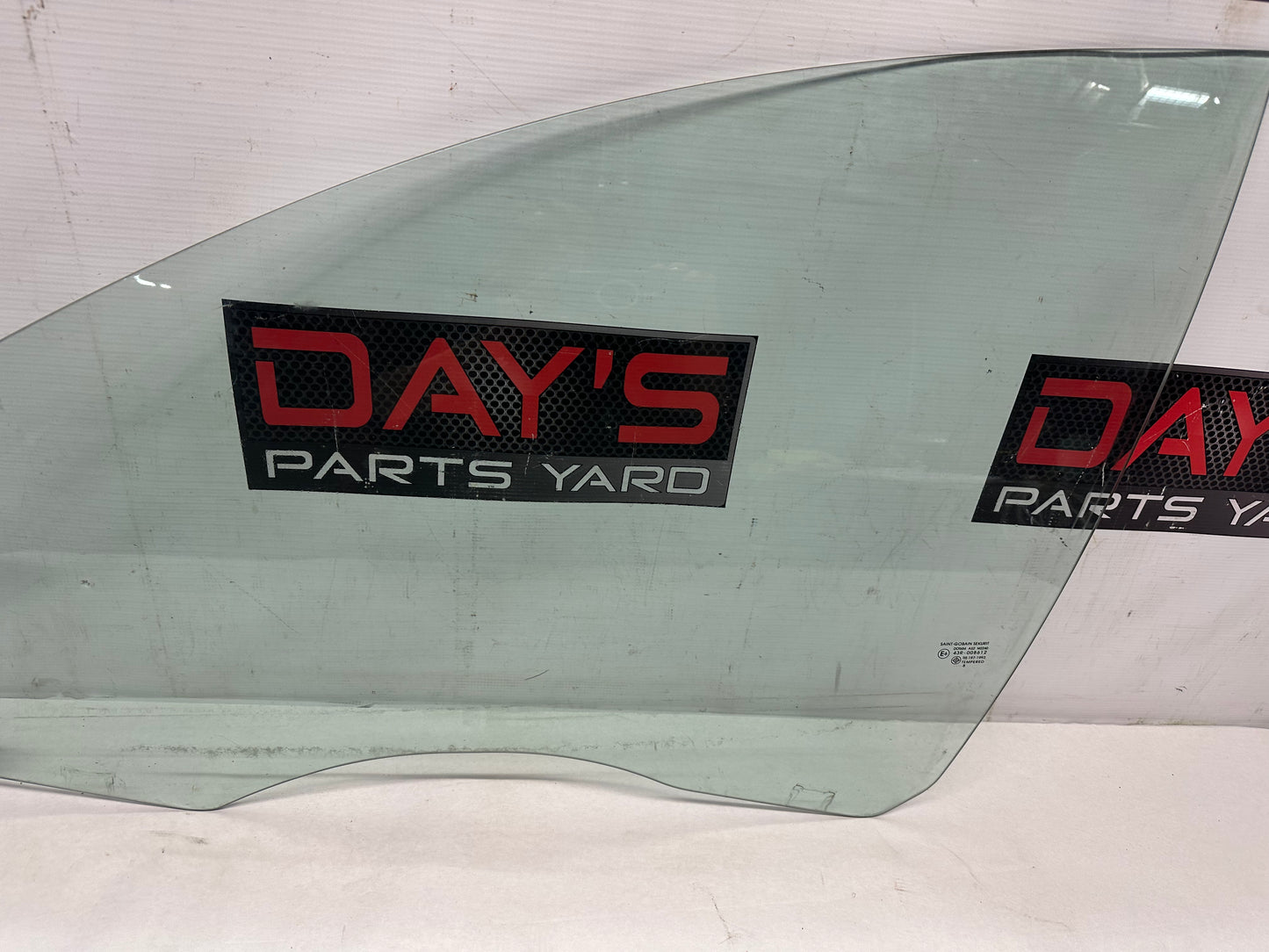2009 Pontiac G8 GT LH Driver Front Door Window Glass OEM - Day's Parts Yard