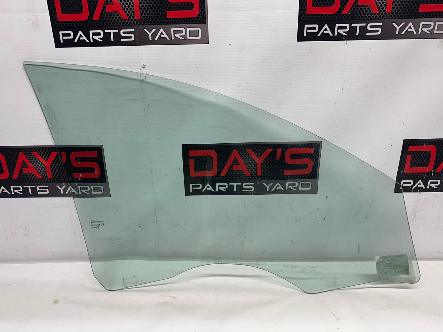 2009 Pontiac G8 GT LH Driver Front Door Window Glass OEM - Day's Parts Yard