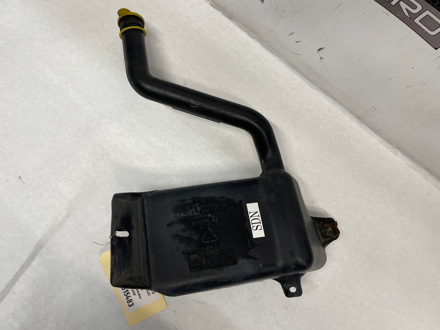 2006 Pontiac GTO Windshield Washer Pump Reservoir Tank Bottle OEM - Day's Parts Yard