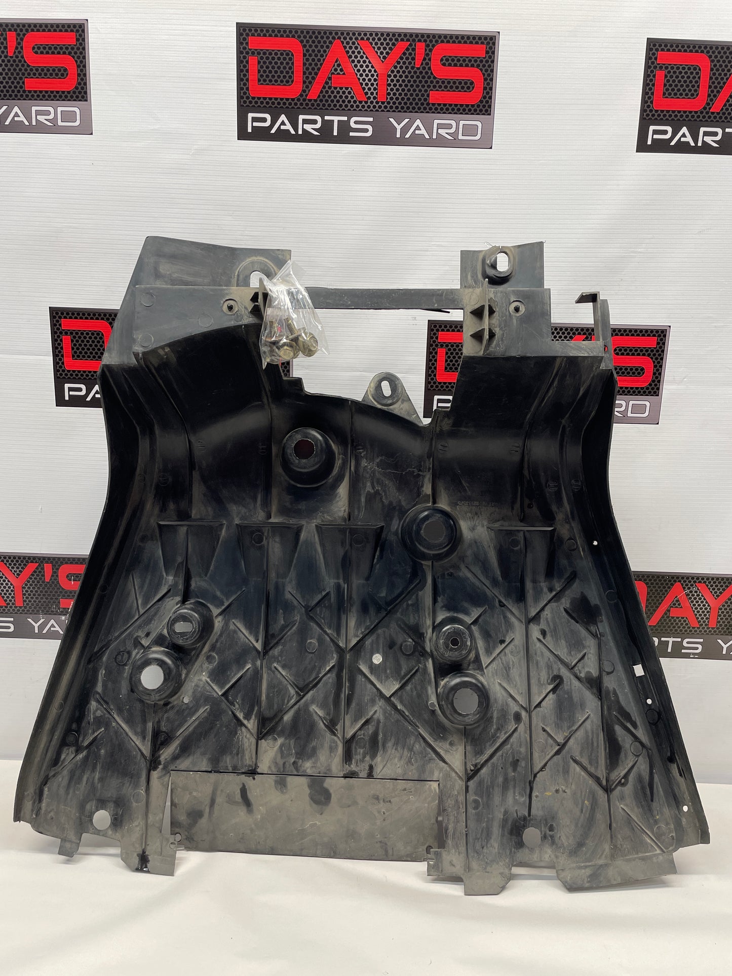 2006 Pontiac GTO Rear Air Deflector Differential Center Lower Body Cover OEM - Day's Parts Yard