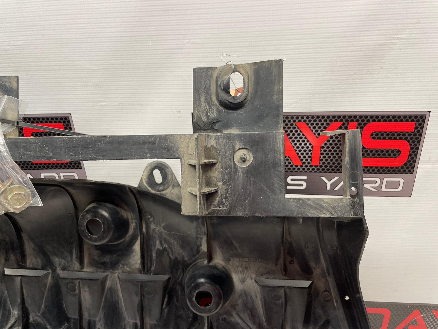 2006 Pontiac GTO Rear Air Deflector Differential Center Lower Body Cover OEM - Day's Parts Yard
