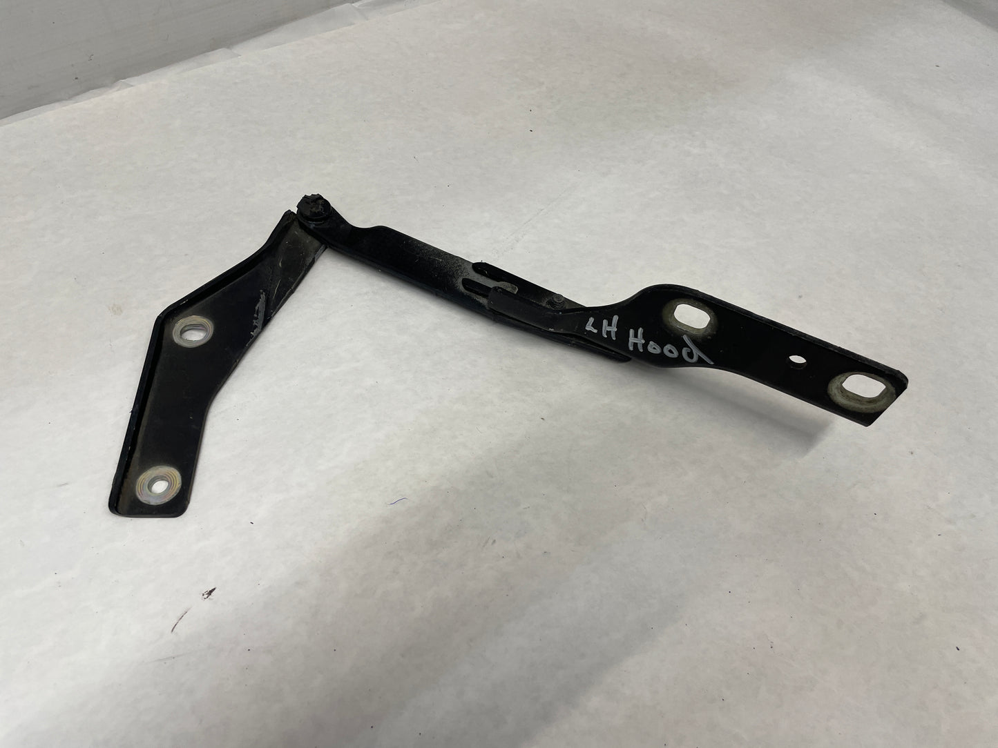2006 Pontiac GTO RH & LH Hood Hinges OEM - Day's Parts Yard