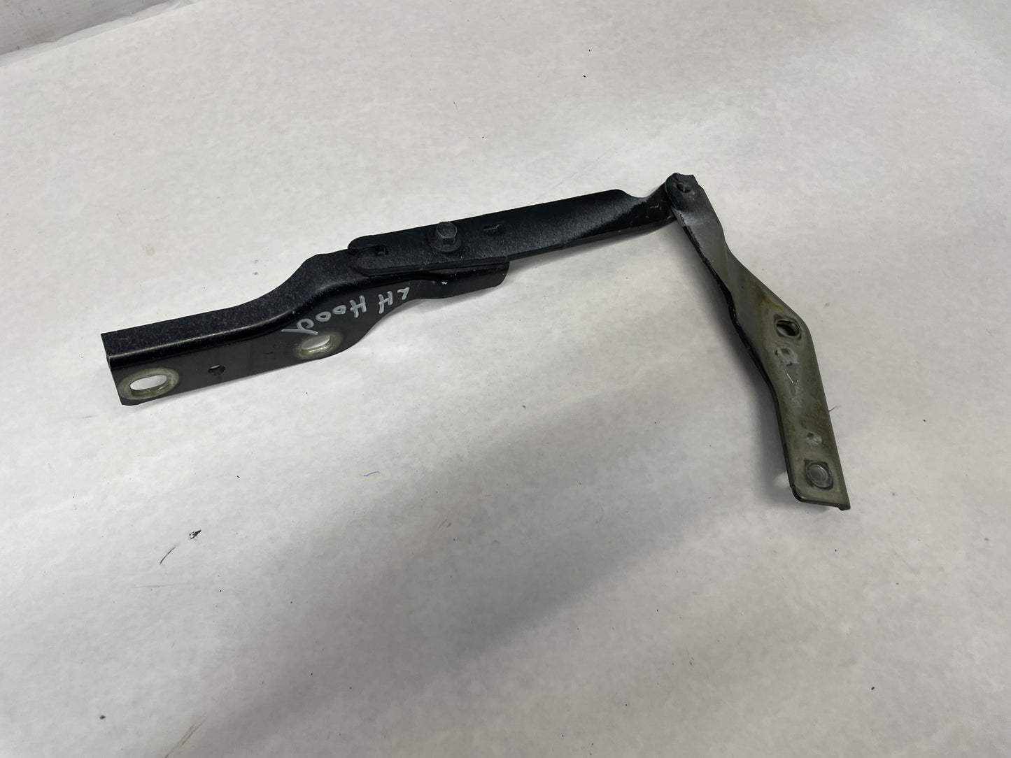 2006 Pontiac GTO RH & LH Hood Hinges OEM - Day's Parts Yard
