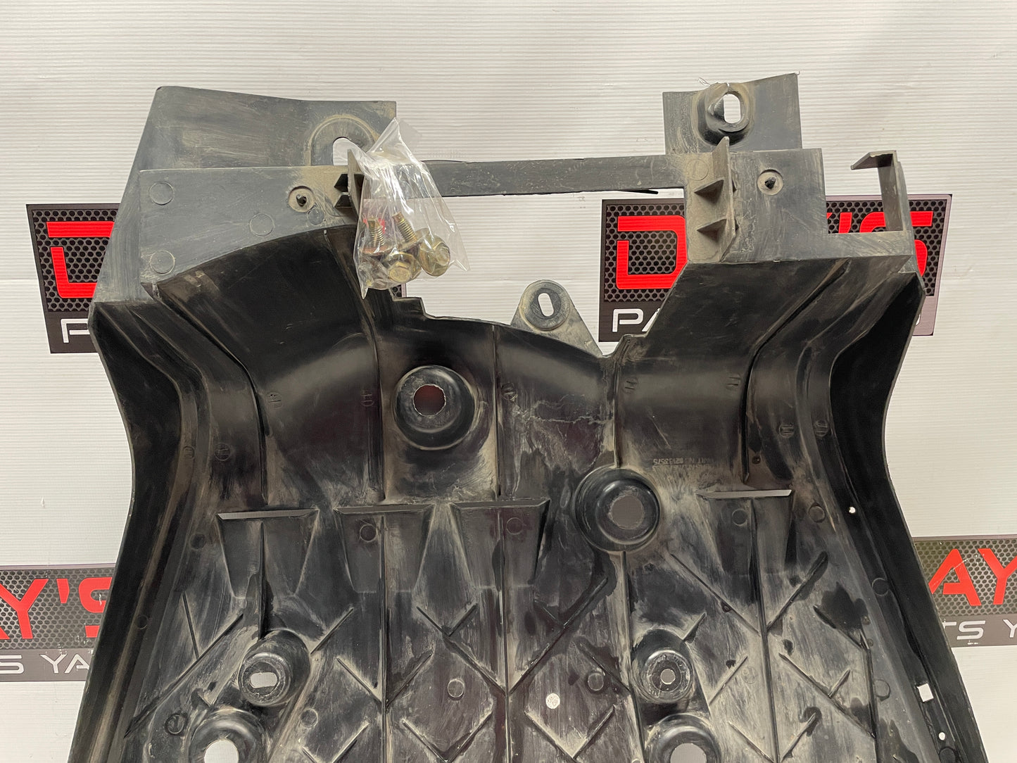 2006 Pontiac GTO Rear Air Deflector Differential Center Lower Body Cover OEM - Day's Parts Yard
