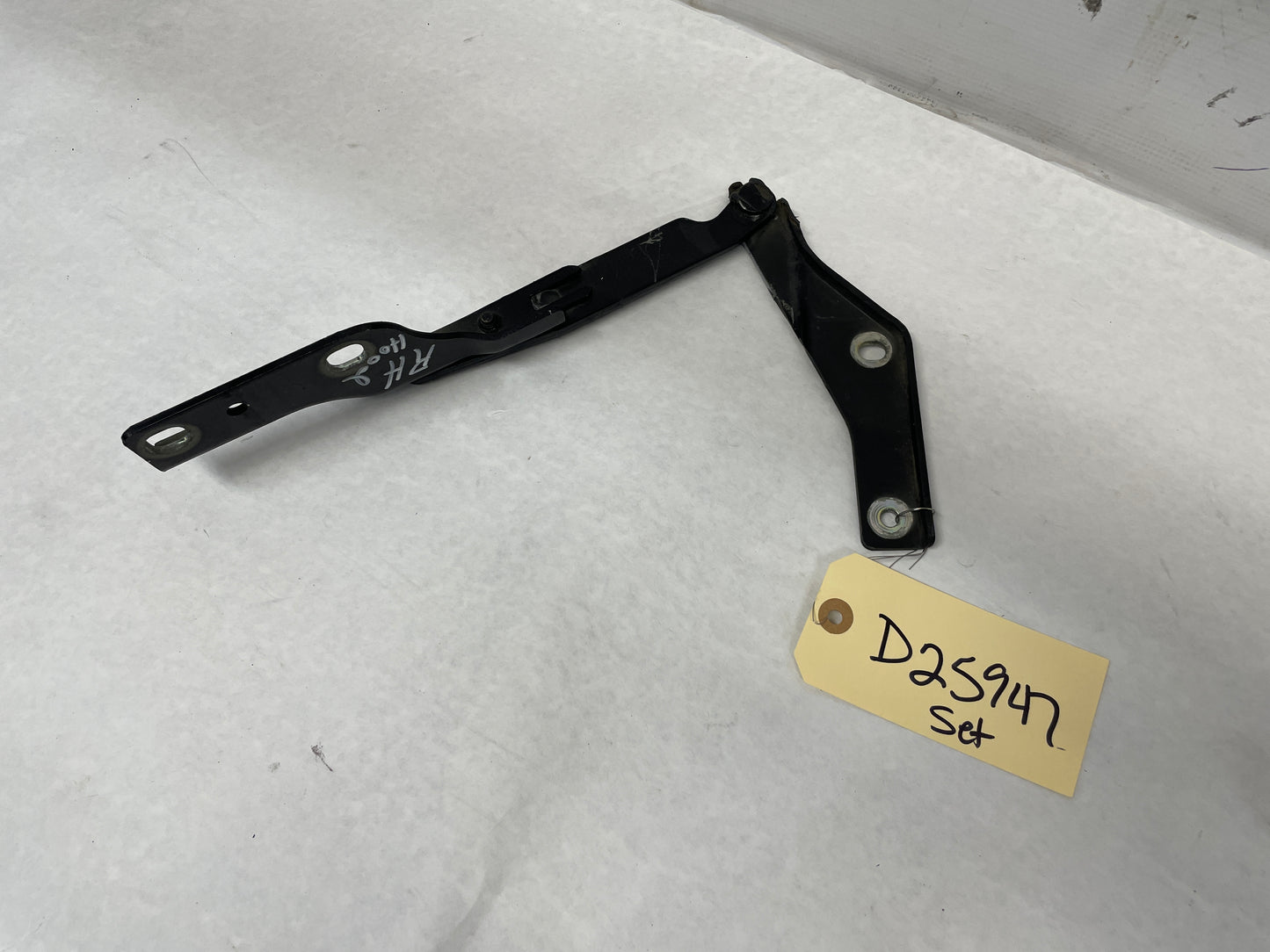 2006 Pontiac GTO RH & LH Hood Hinges OEM - Day's Parts Yard