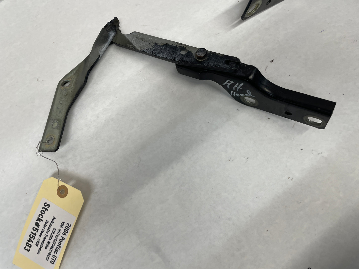 2006 Pontiac GTO RH & LH Hood Hinges OEM - Day's Parts Yard