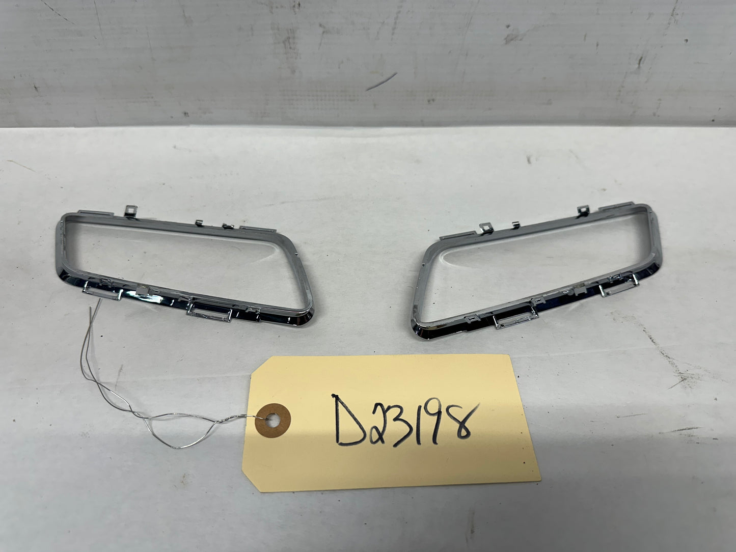 2011 Cadillac CTS-V Coupe RH & LH Air Vent Bezel OEM - Day's Parts Yard