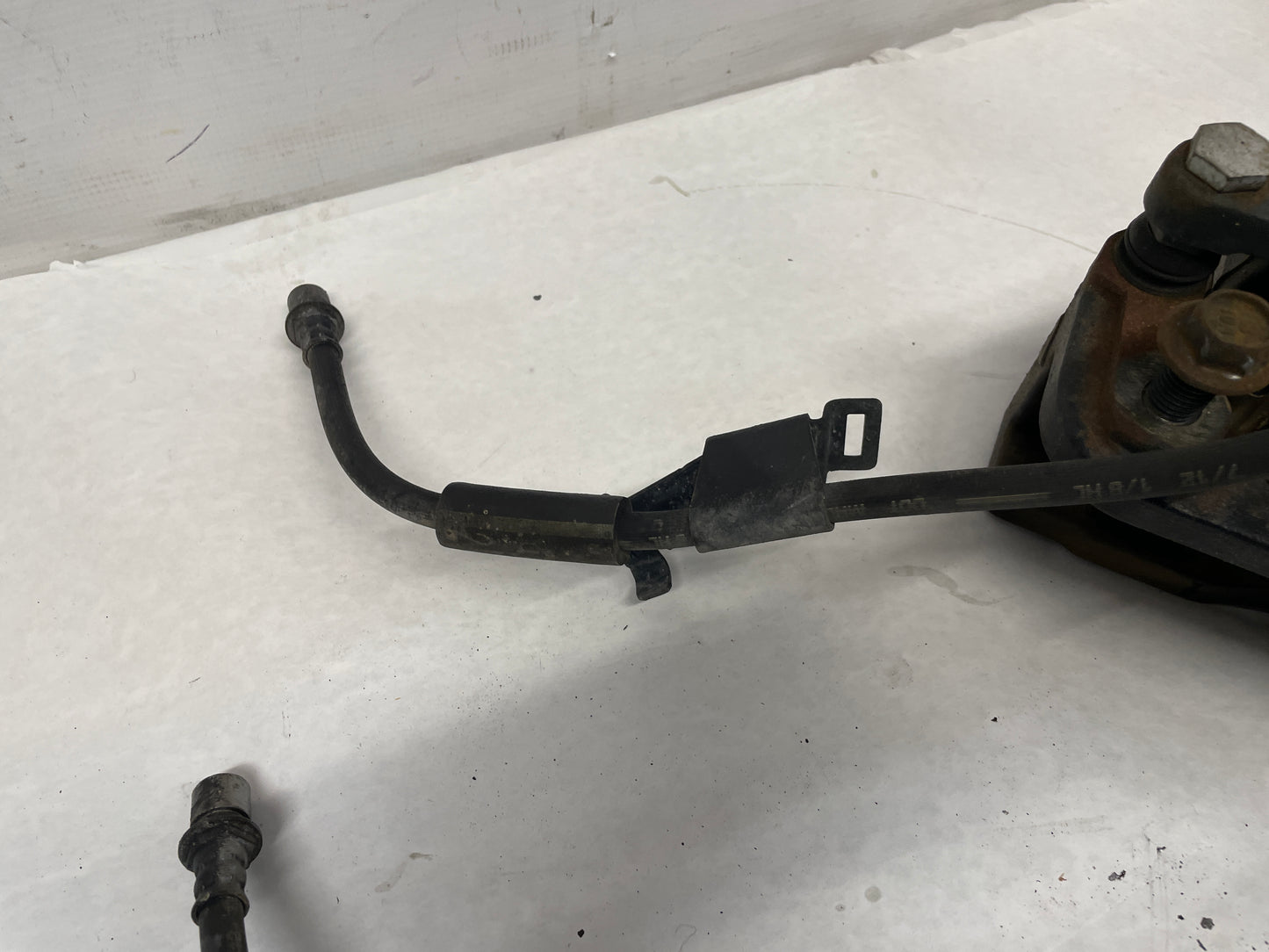 2013 GMC Sierra C1500 SLE RH & LH Front Brake Calipers OEM - Day's Parts Yard