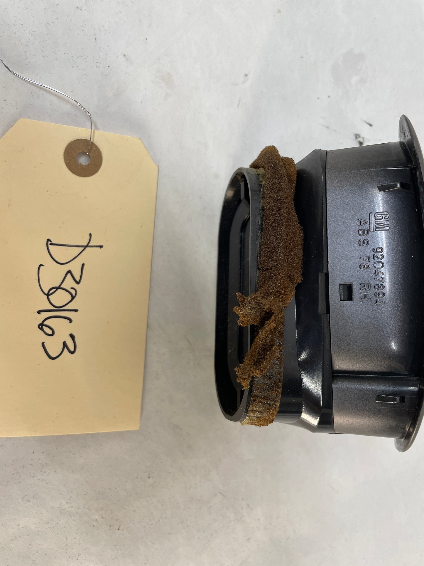 2004 Pontiac GTO RH Passenger Door Panel HVAC Vent OEM