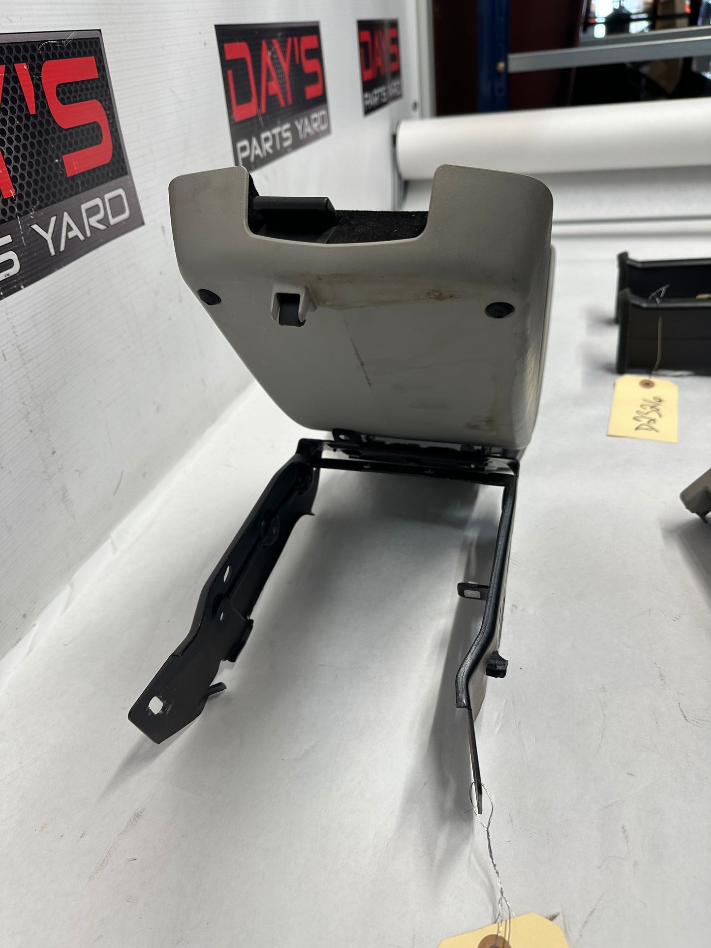2011 Cadillac CTS-V Coupe Center Console Lid w/ Bracket OEM - Day's Parts Yard