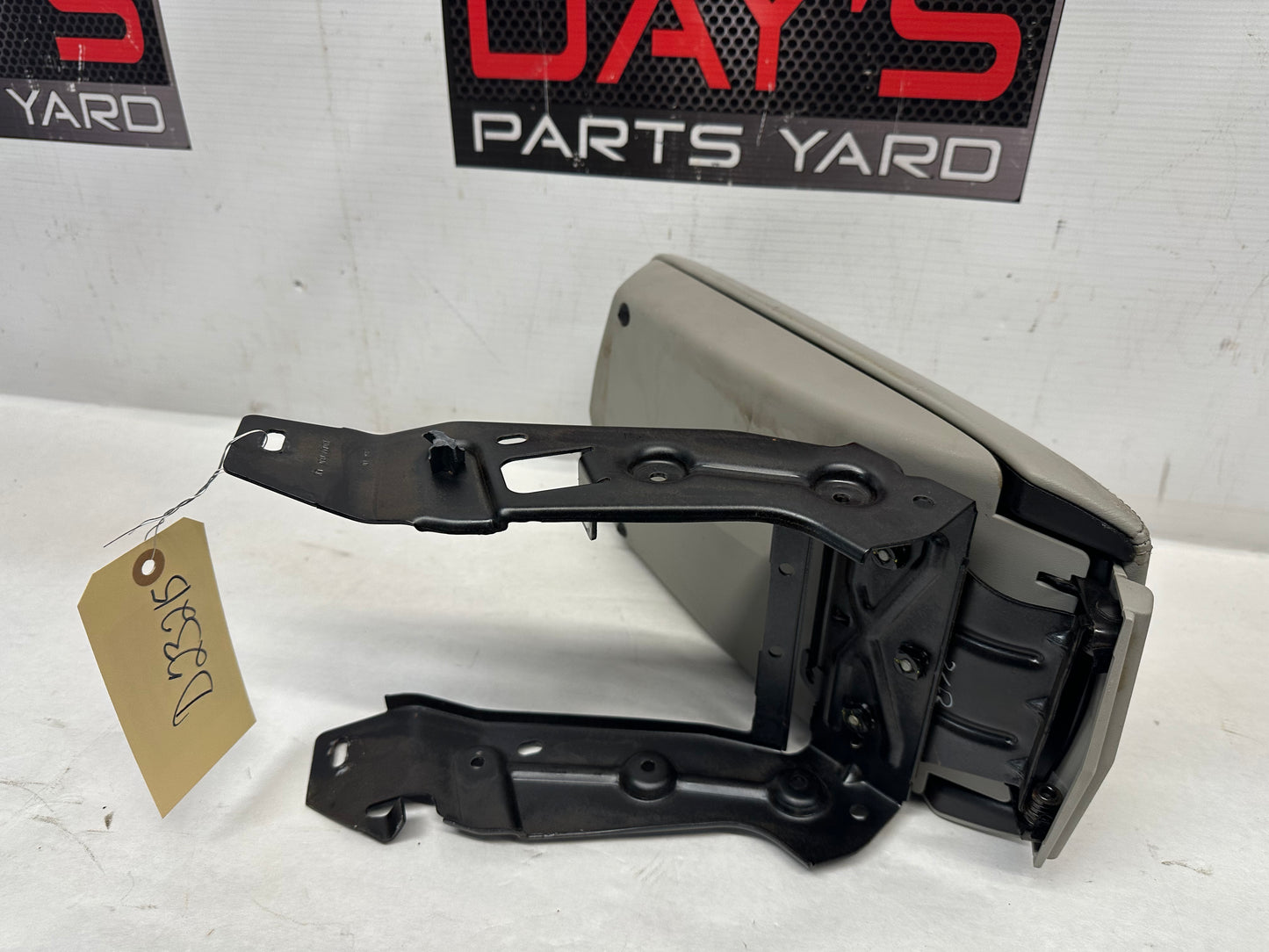 2011 Cadillac CTS-V Coupe Center Console Lid w/ Bracket OEM - Day's Parts Yard