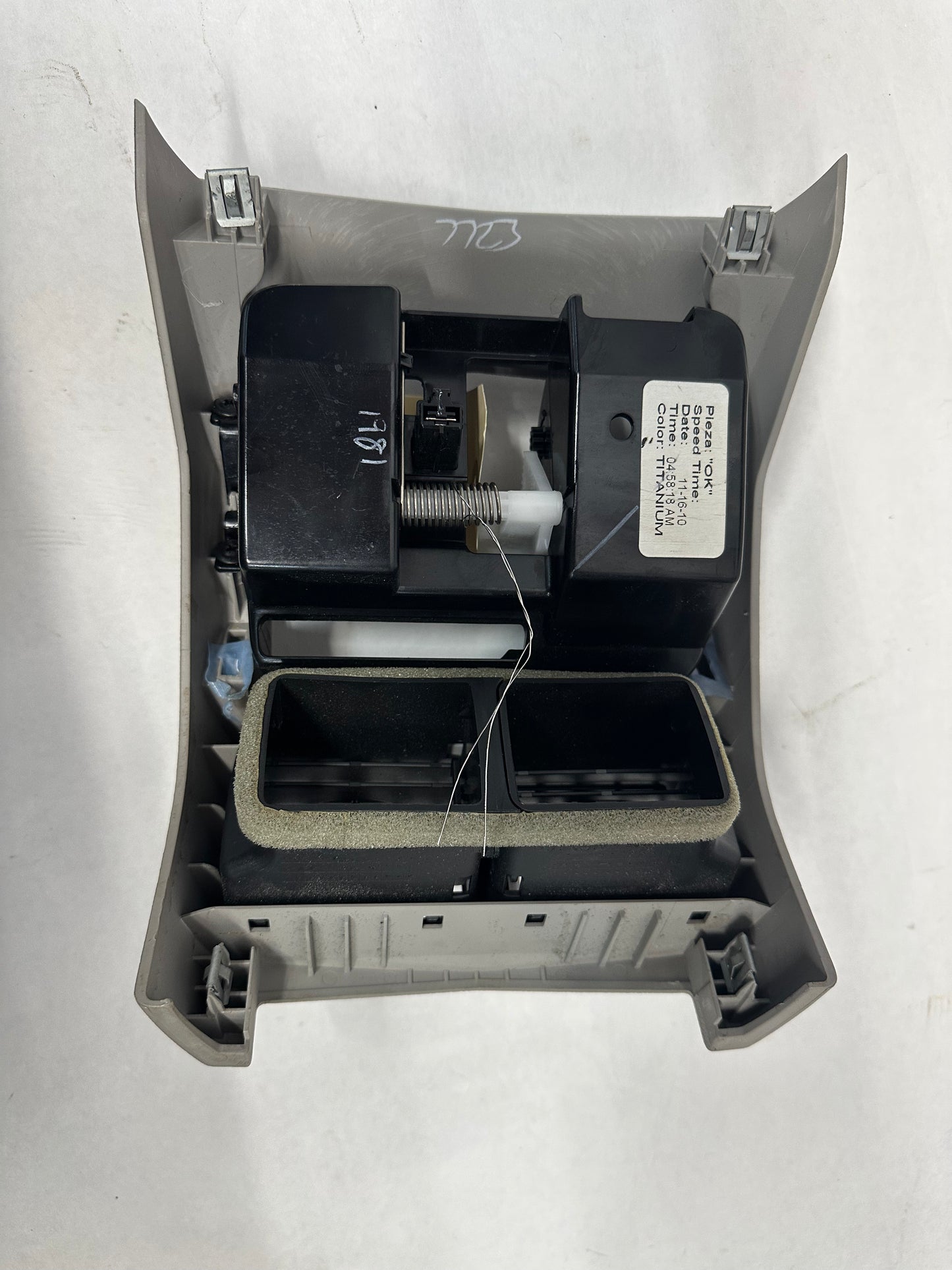2011 Cadillac CTS-V Coupe Center Console Rear Vent OEM - Day's Parts Yard