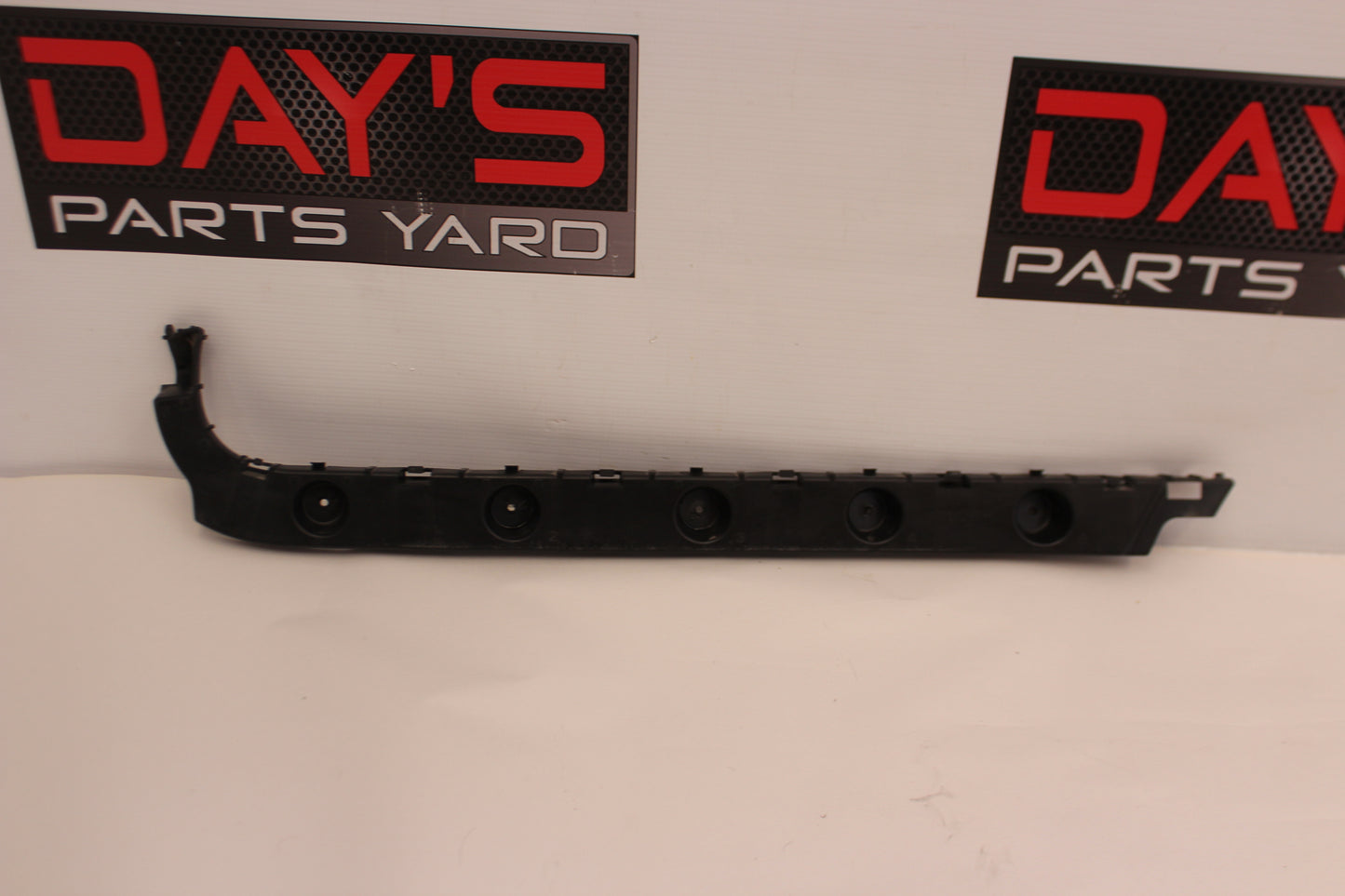 2016 Cadillac CTS-V Rear Bumper Brackets OEM - Day's Parts Yard