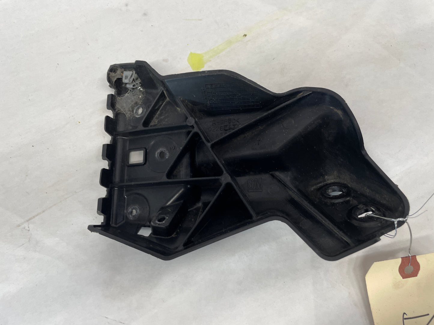 2017 Chevy SS Sedan LH Driver Fender Bumper Fascia Guide Bracket OEM - Day's Parts Yard