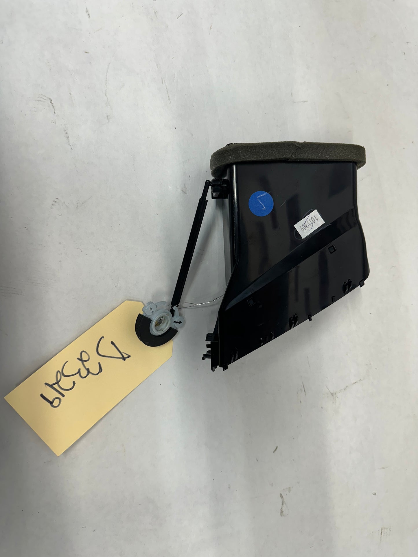 2011 Cadillac CTS-V Coupe RH Passenger Dash Air Vent Gill OEM - Day's Parts Yard