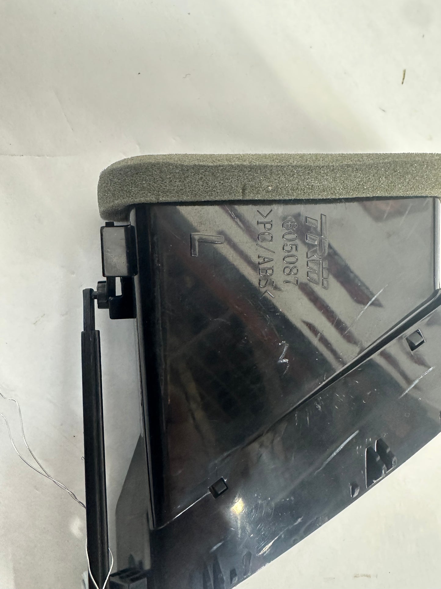 2011 Cadillac CTS-V Coupe LH Driver Air Vent Grill OEM - Day's Parts Yard